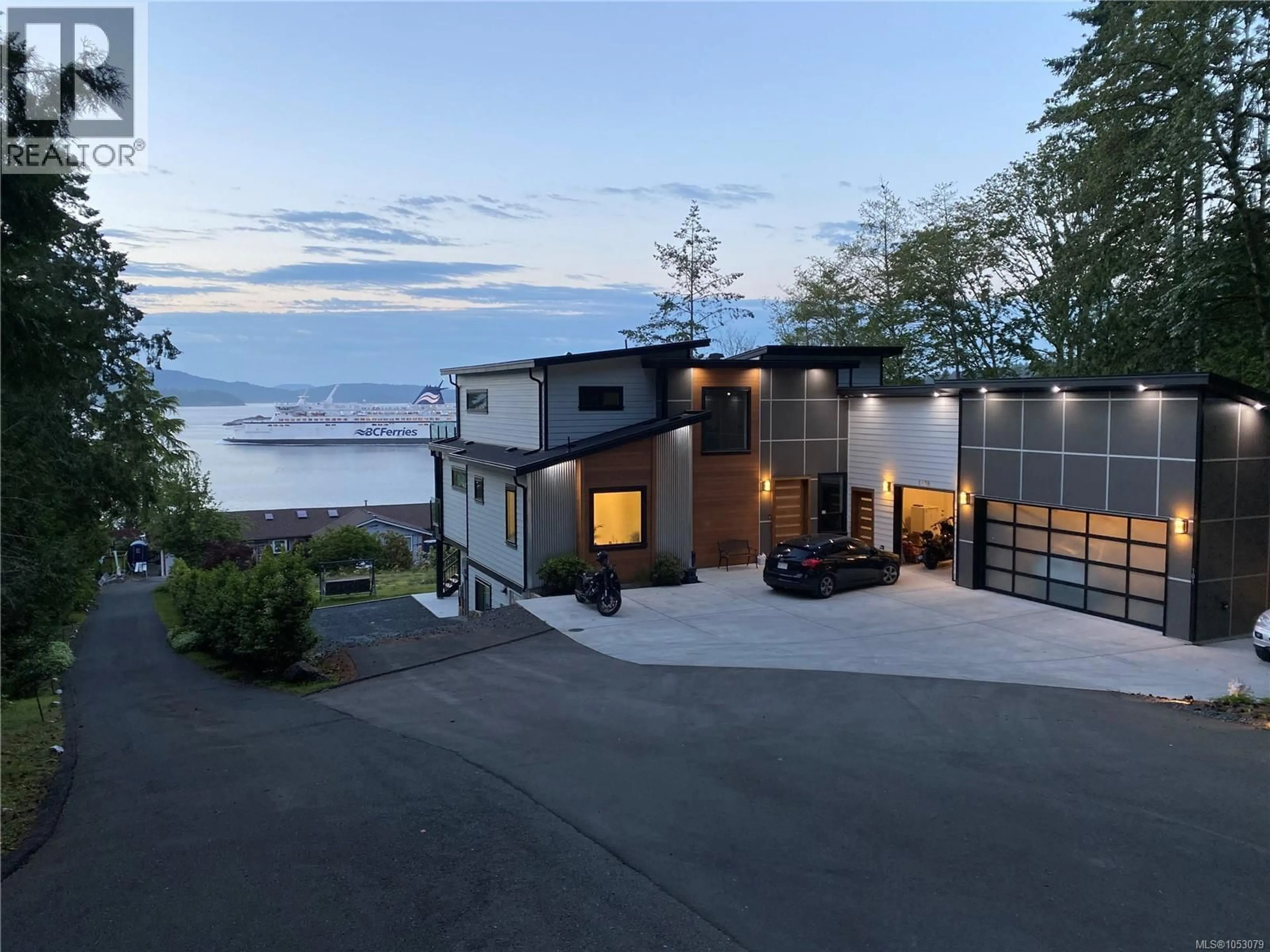 A pic from outside/outdoor area/front of a property/back of a property/a pic from drone, water/lake/river/ocean view for 1470 LANDS END ROAD, North Saanich British Columbia V8L5K1