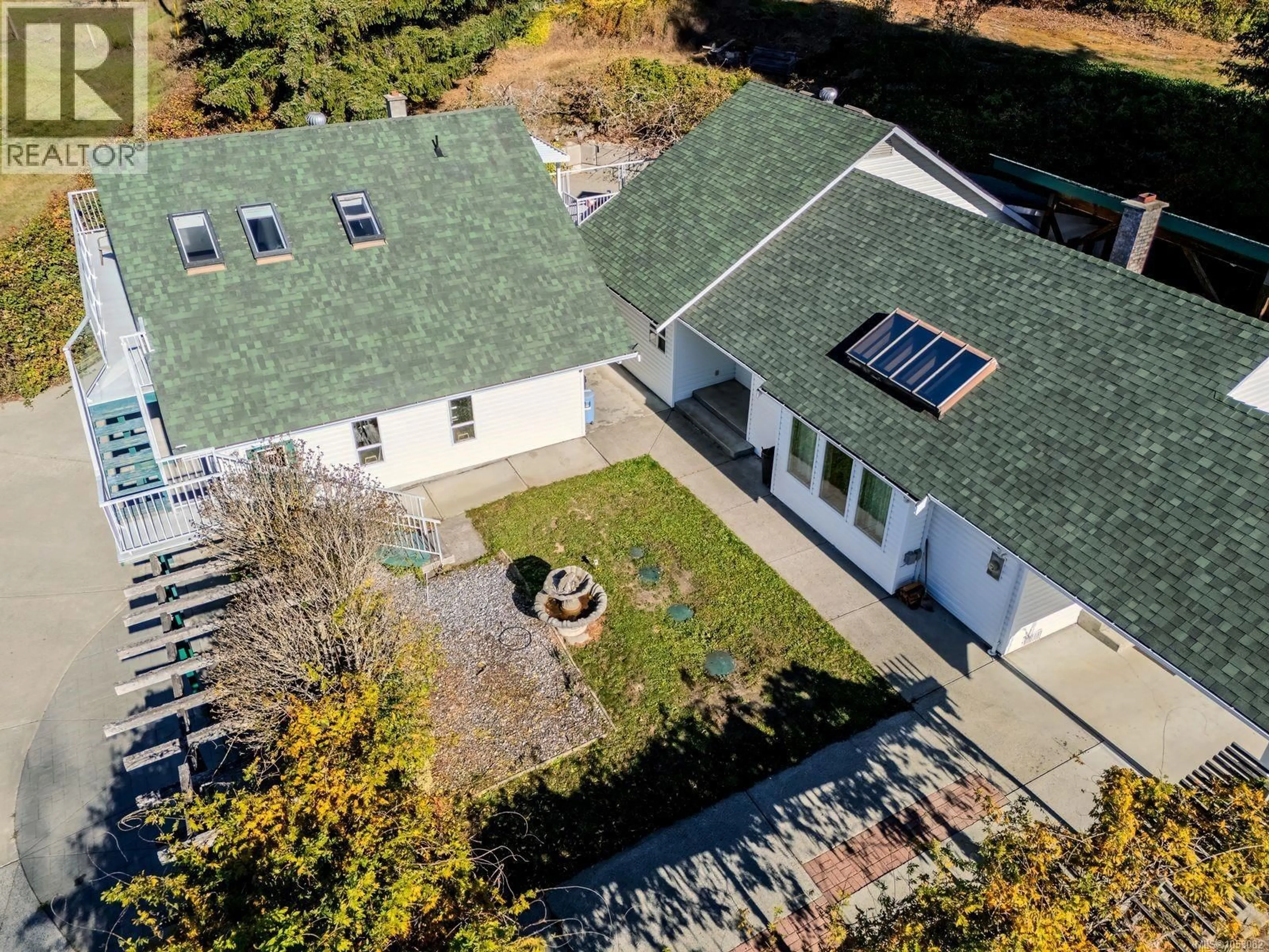 A pic from outside/outdoor area/front of a property/back of a property/a pic from drone, building for 1470 RAINES ROAD, Nanaimo British Columbia V9X1L3