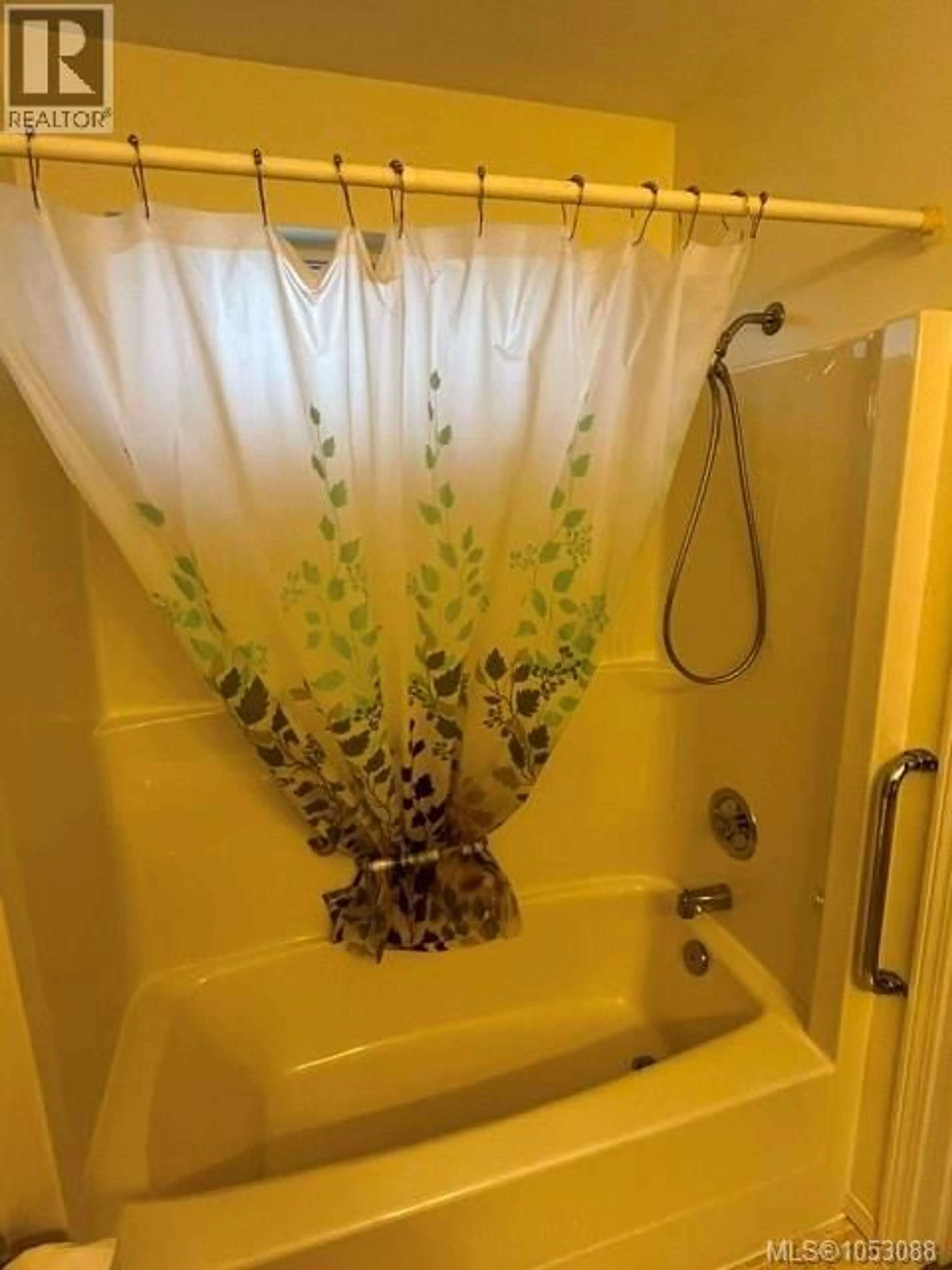 Standard bathroom, floor is not visible for 208 - 264 MCVICKERS STREET, Parksville British Columbia V9P2N5