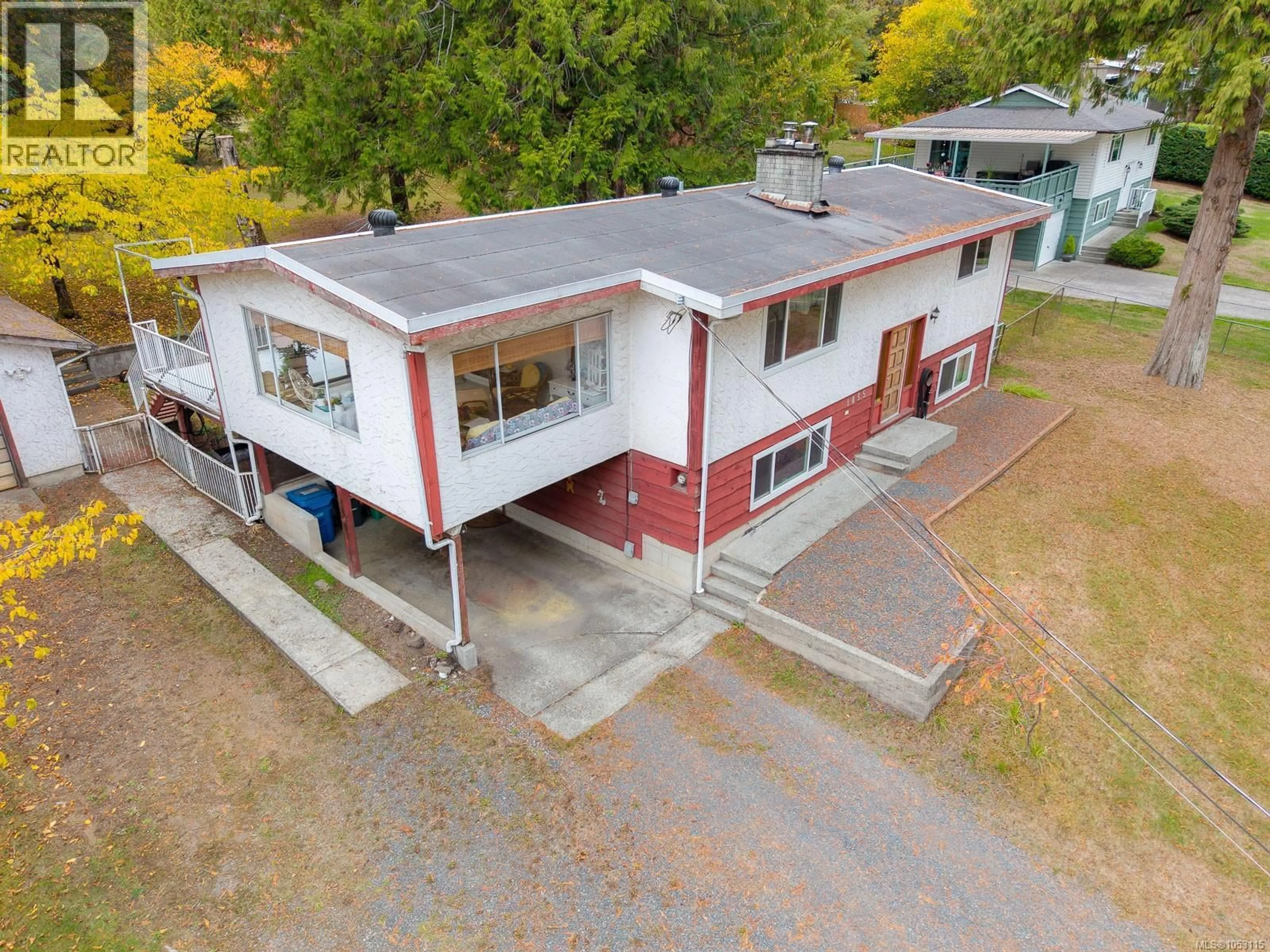 A pic from outside/outdoor area/front of a property/back of a property/a pic from drone, building for 1835 RICHARDSON ROAD, Nanaimo British Columbia V9X1C5