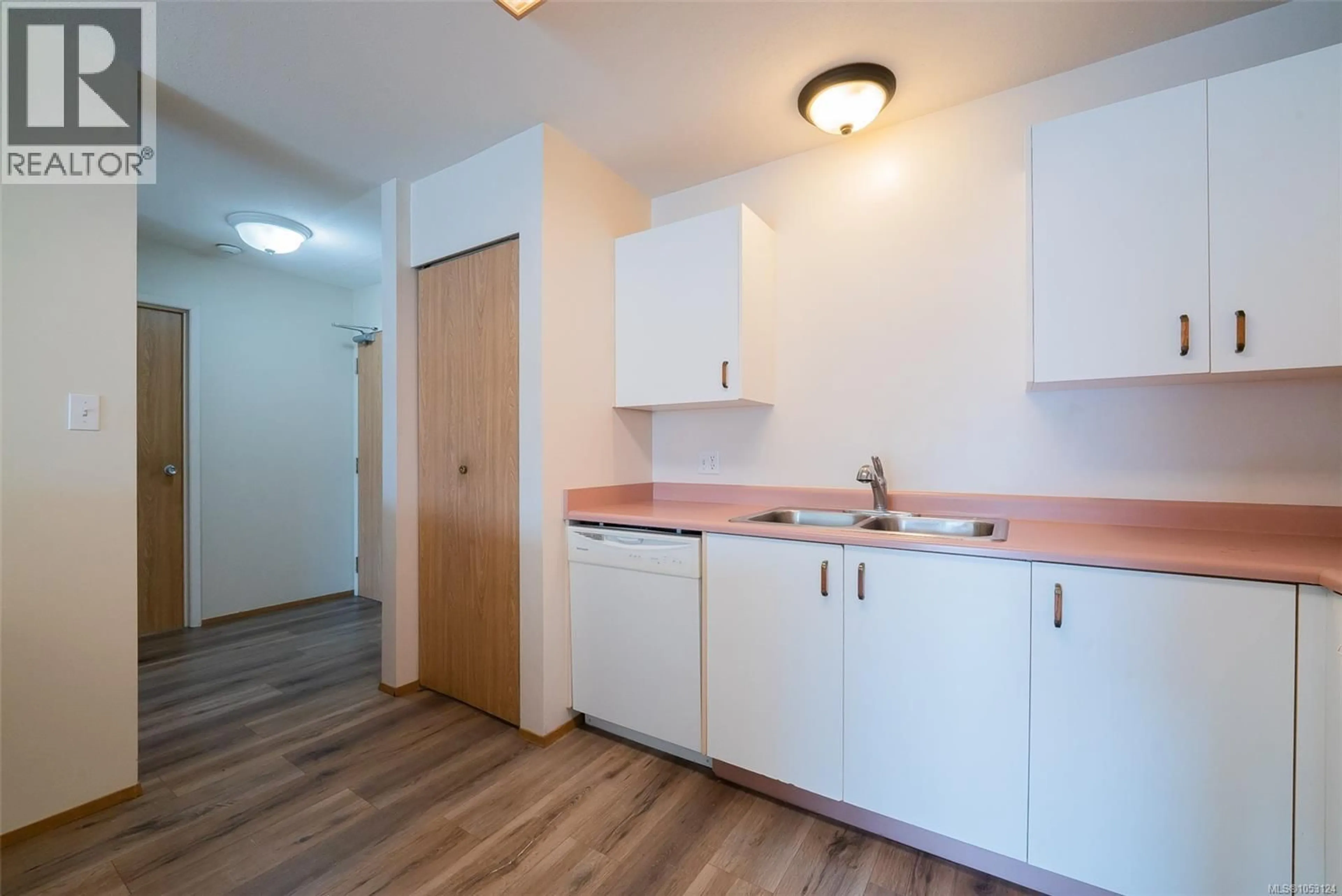 Standard kitchen, unknown for 307 - 3185 BARONS ROAD, Nanaimo British Columbia V9T5T3