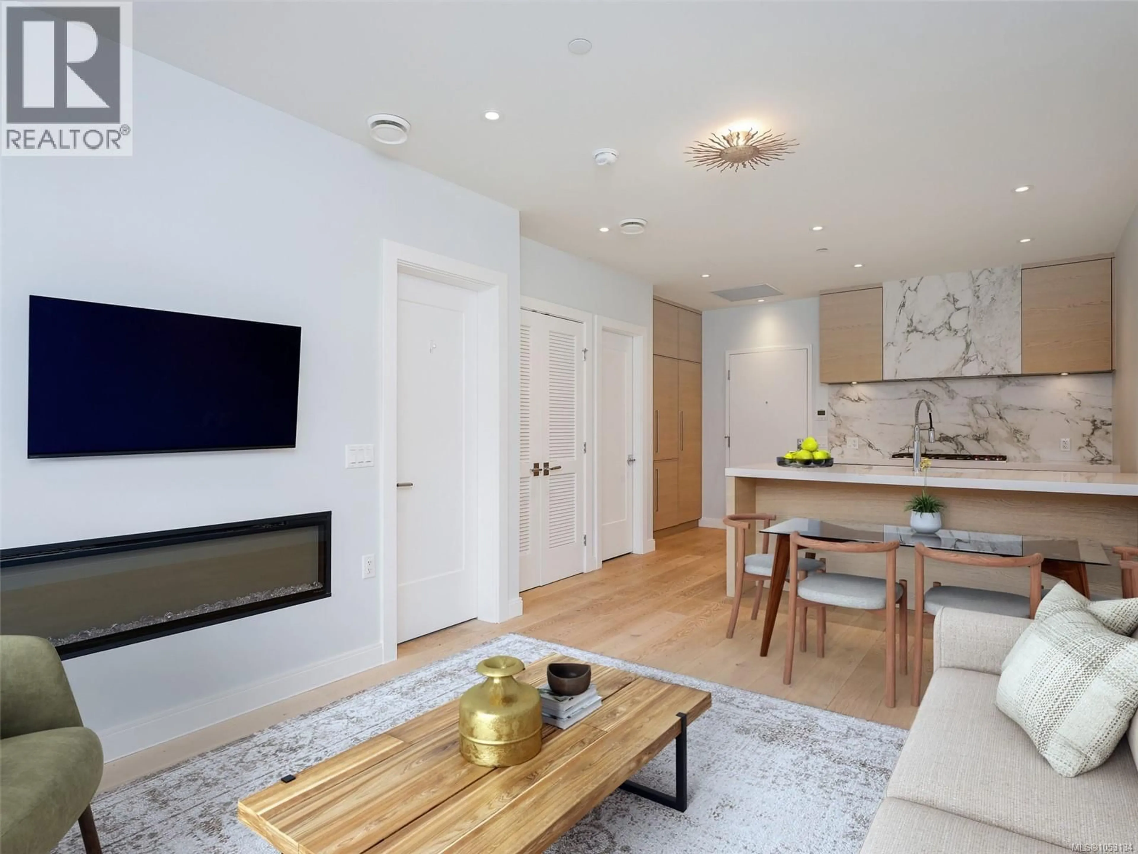 Living room with furniture, wood/laminate floor for 210 - 1916 OAK BAY AVENUE, Victoria British Columbia V8R0B1