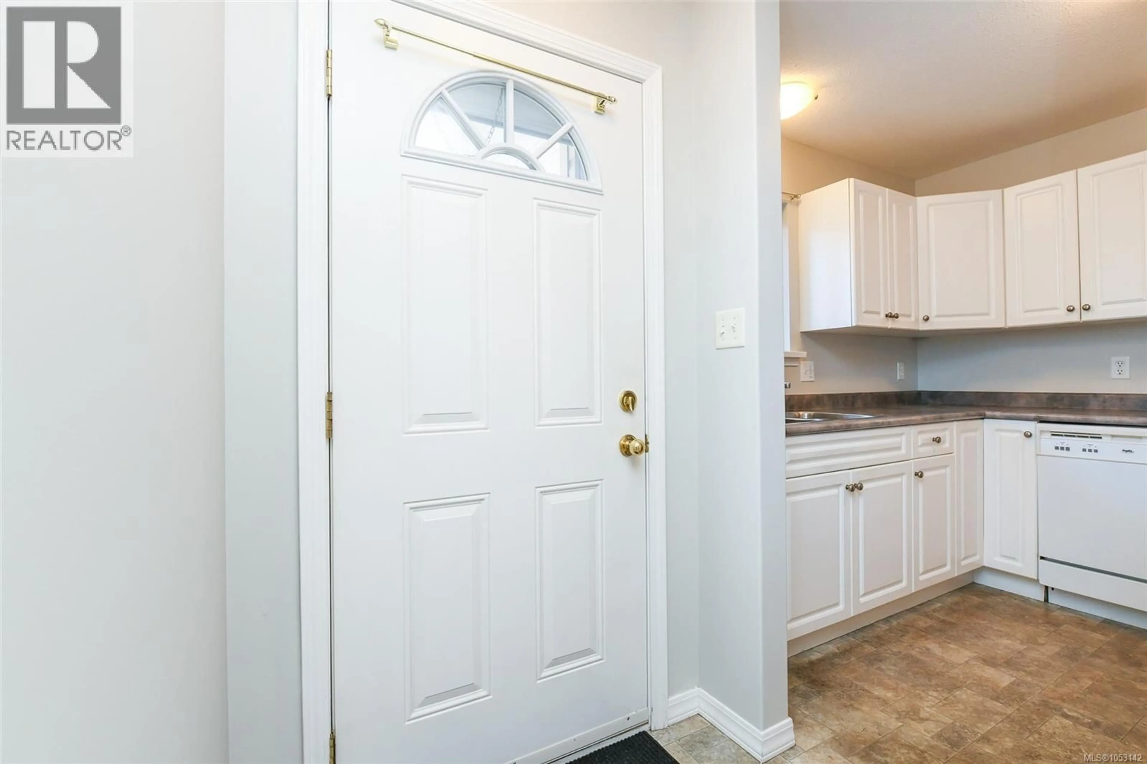 Indoor entryway for 25 - 2197 MURRELET DRIVE, Comox British Columbia V9M3Y1