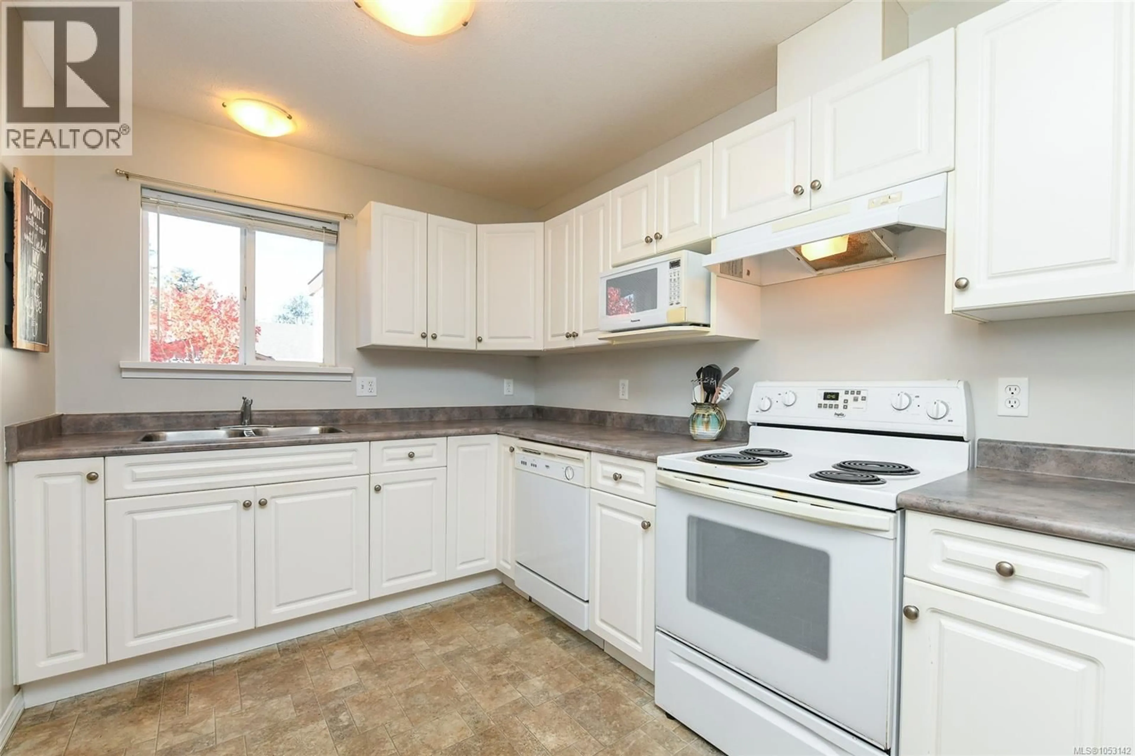 Standard kitchen, unknown for 25 - 2197 MURRELET DRIVE, Comox British Columbia V9M3Y1