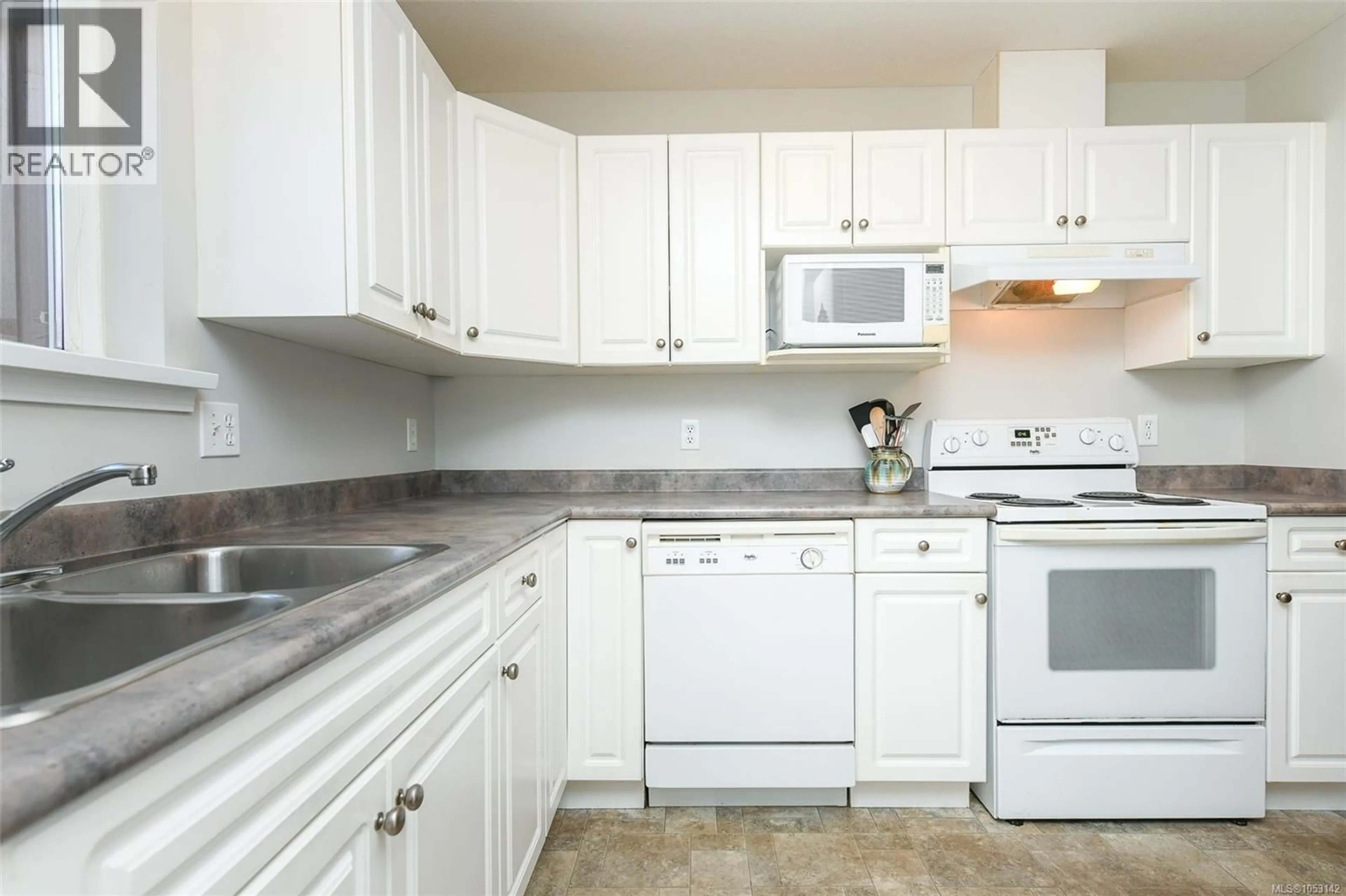 Standard kitchen, unknown for 25 - 2197 MURRELET DRIVE, Comox British Columbia V9M3Y1