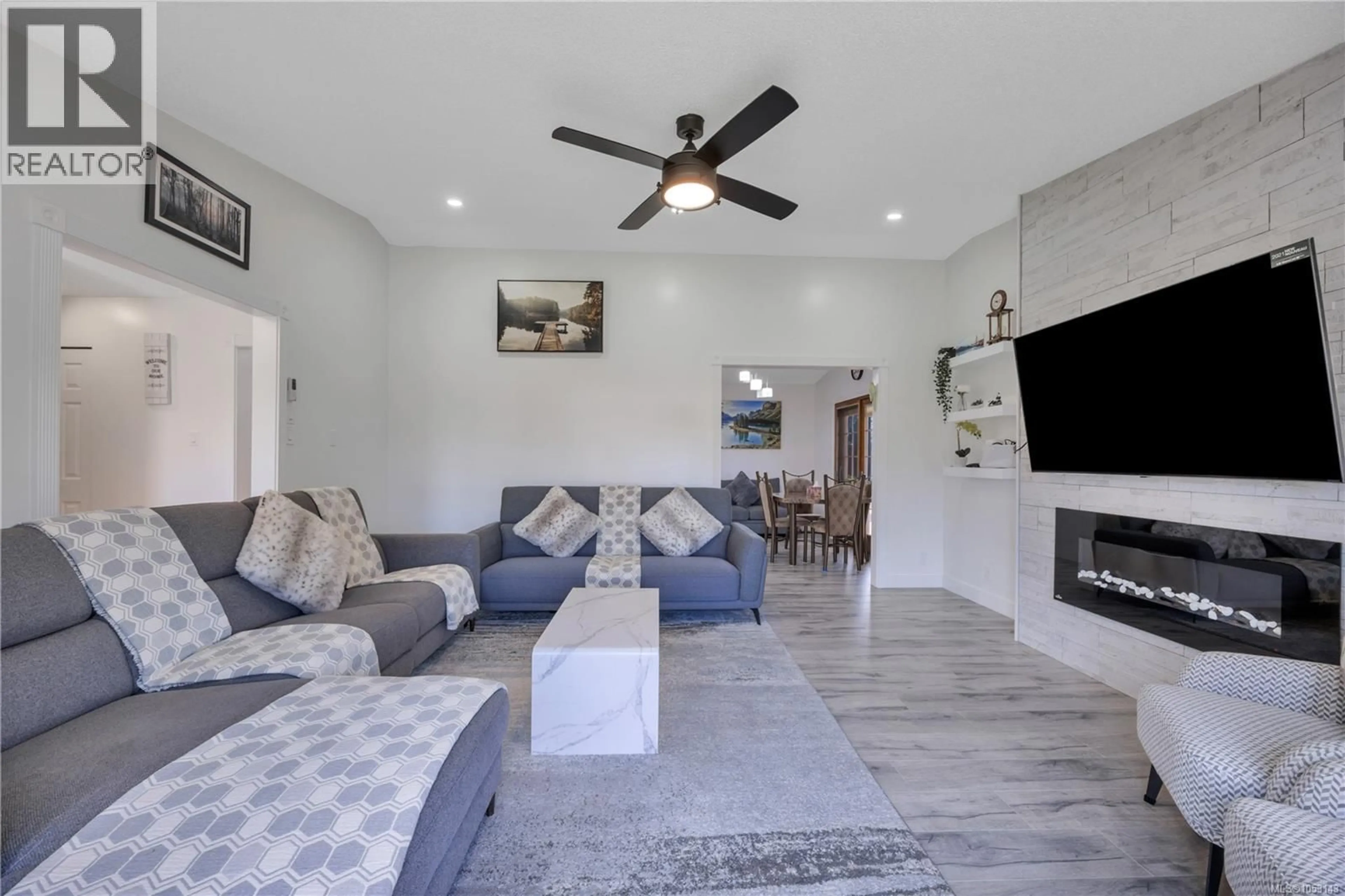 Living room with furniture, unknown for 6279 BLUEBACK ROAD, Nanaimo British Columbia V9V1A9