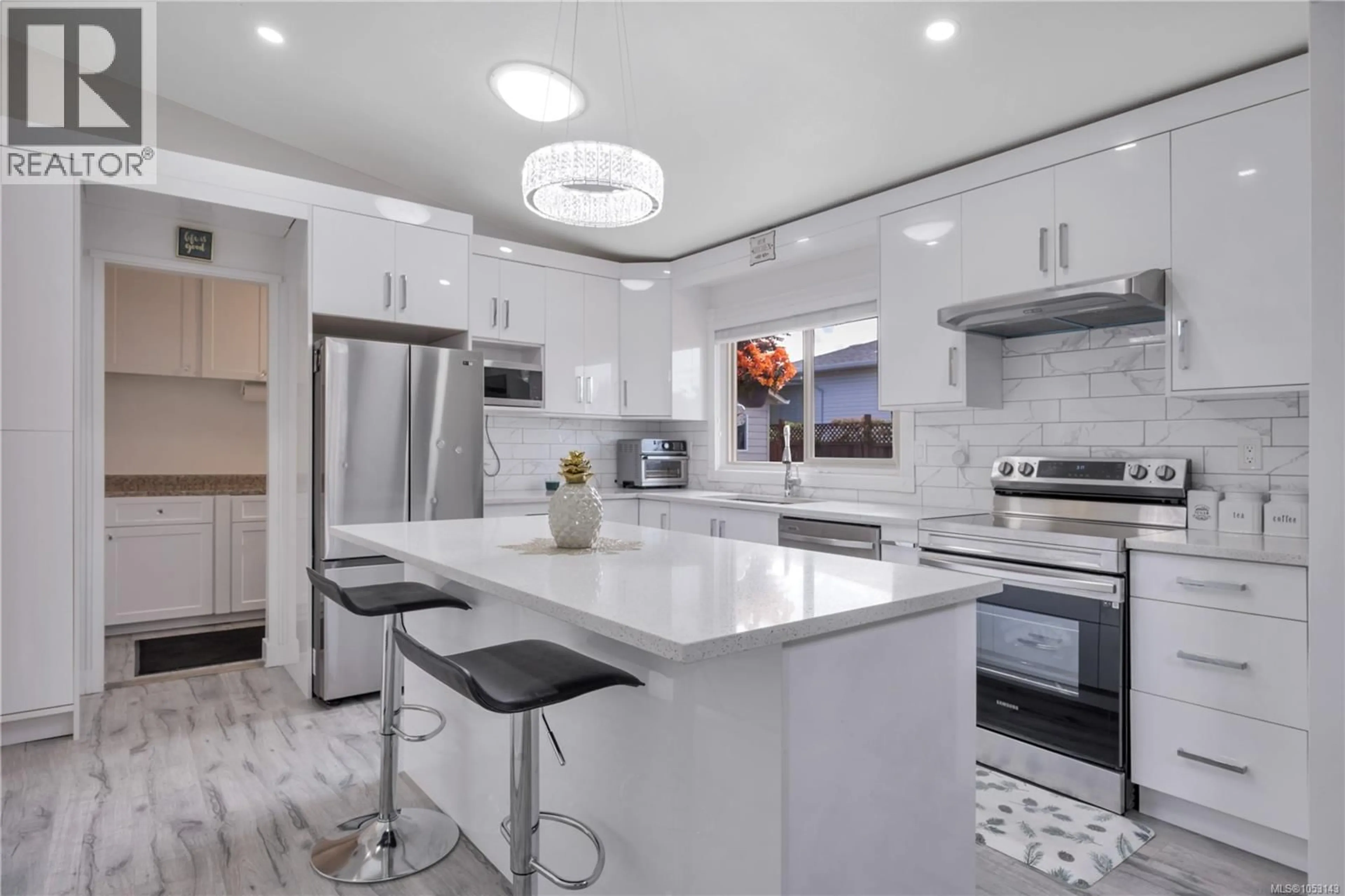 Contemporary kitchen, ceramic/tile floor for 6279 BLUEBACK ROAD, Nanaimo British Columbia V9V1A9