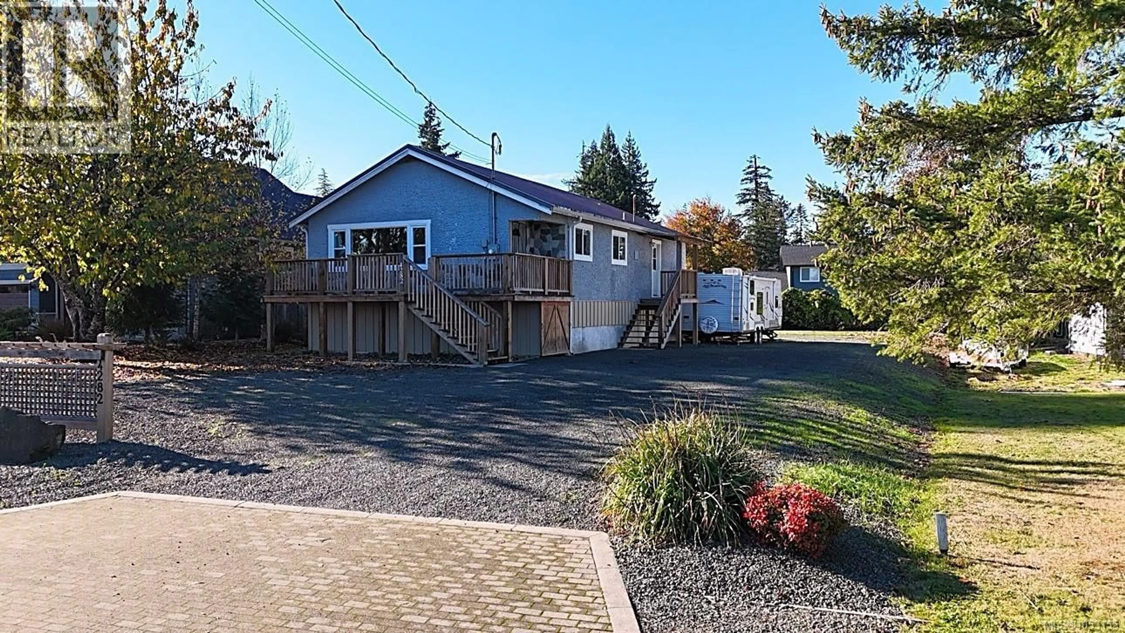 A pic from outside/outdoor area/front of a property/back of a property/a pic from drone, street for 4282 BARCLAY ROAD, Campbell River British Columbia V9W4Y8