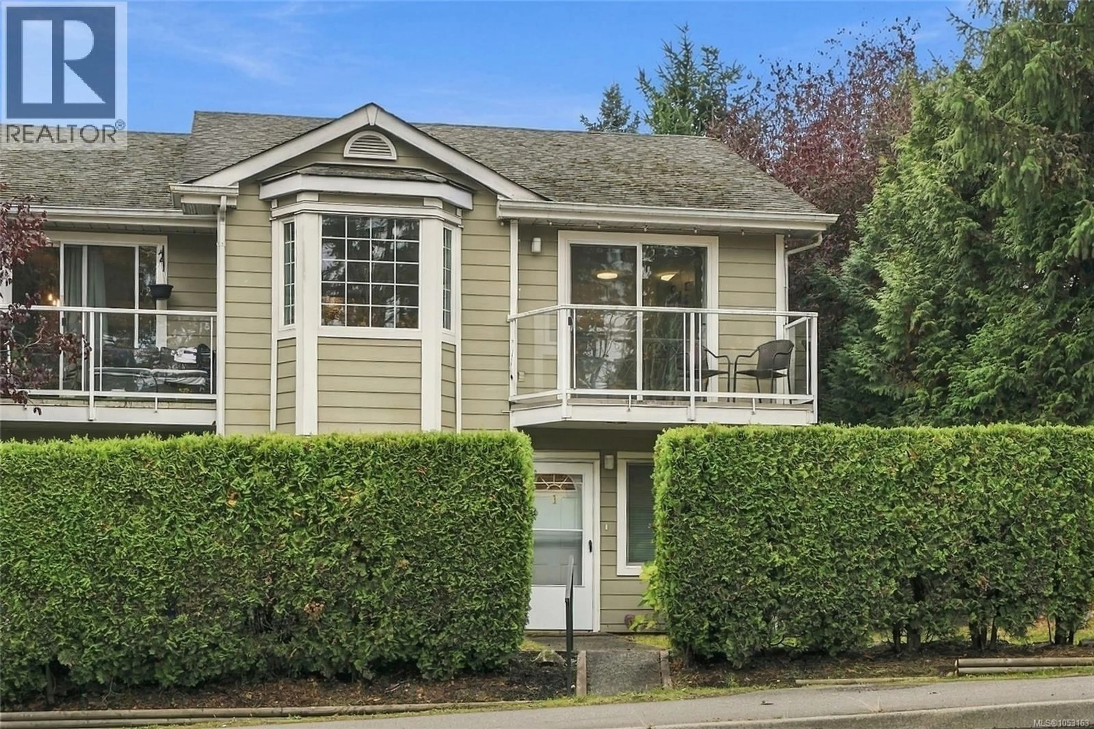 Home with vinyl exterior material, street for 4 - 10 ASHLAR AVENUE, Nanaimo British Columbia V9R3P2