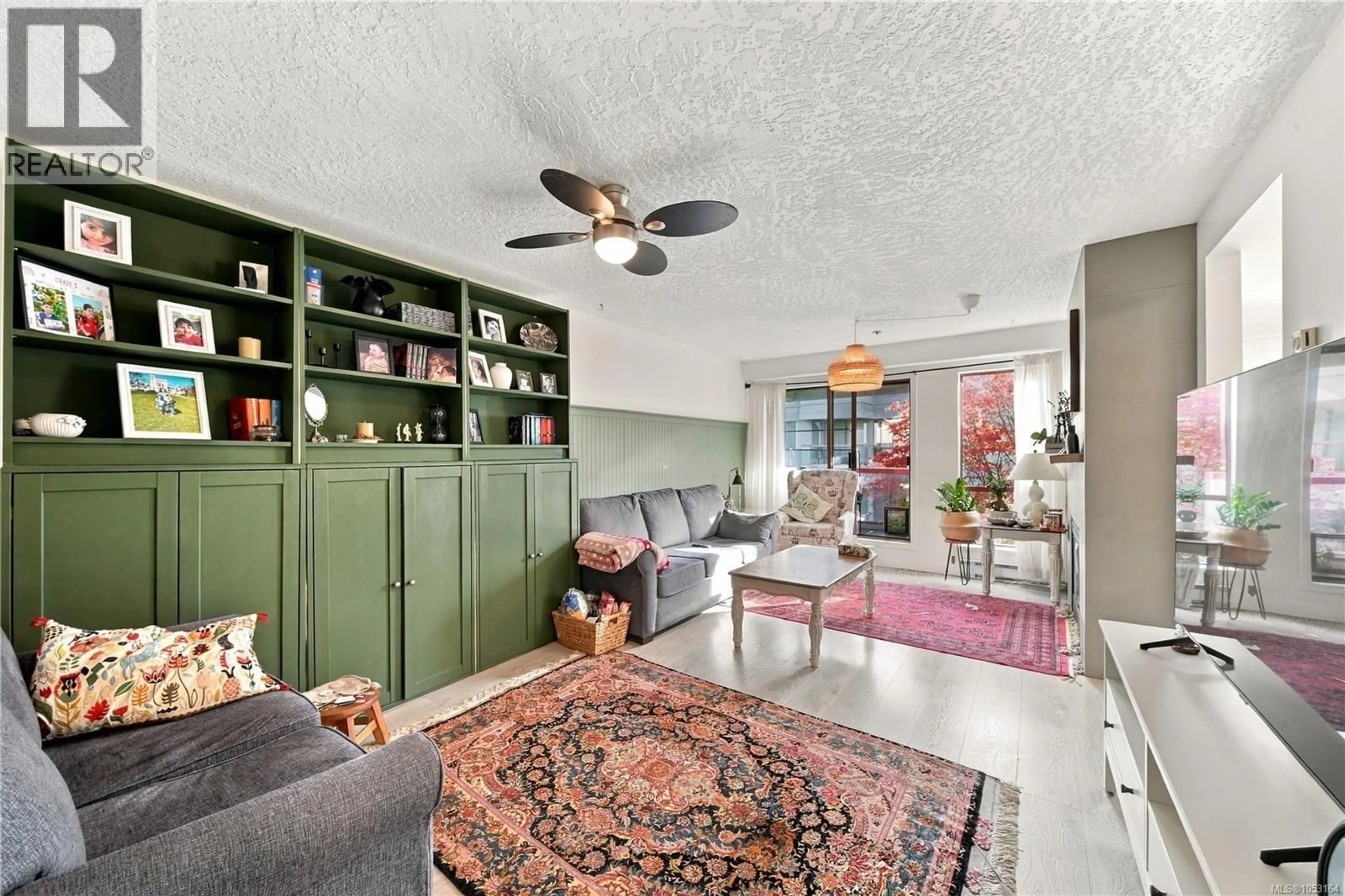 Living room with furniture, unknown for 212 - 545 MANCHESTER ROAD, Victoria British Columbia V8T5H6