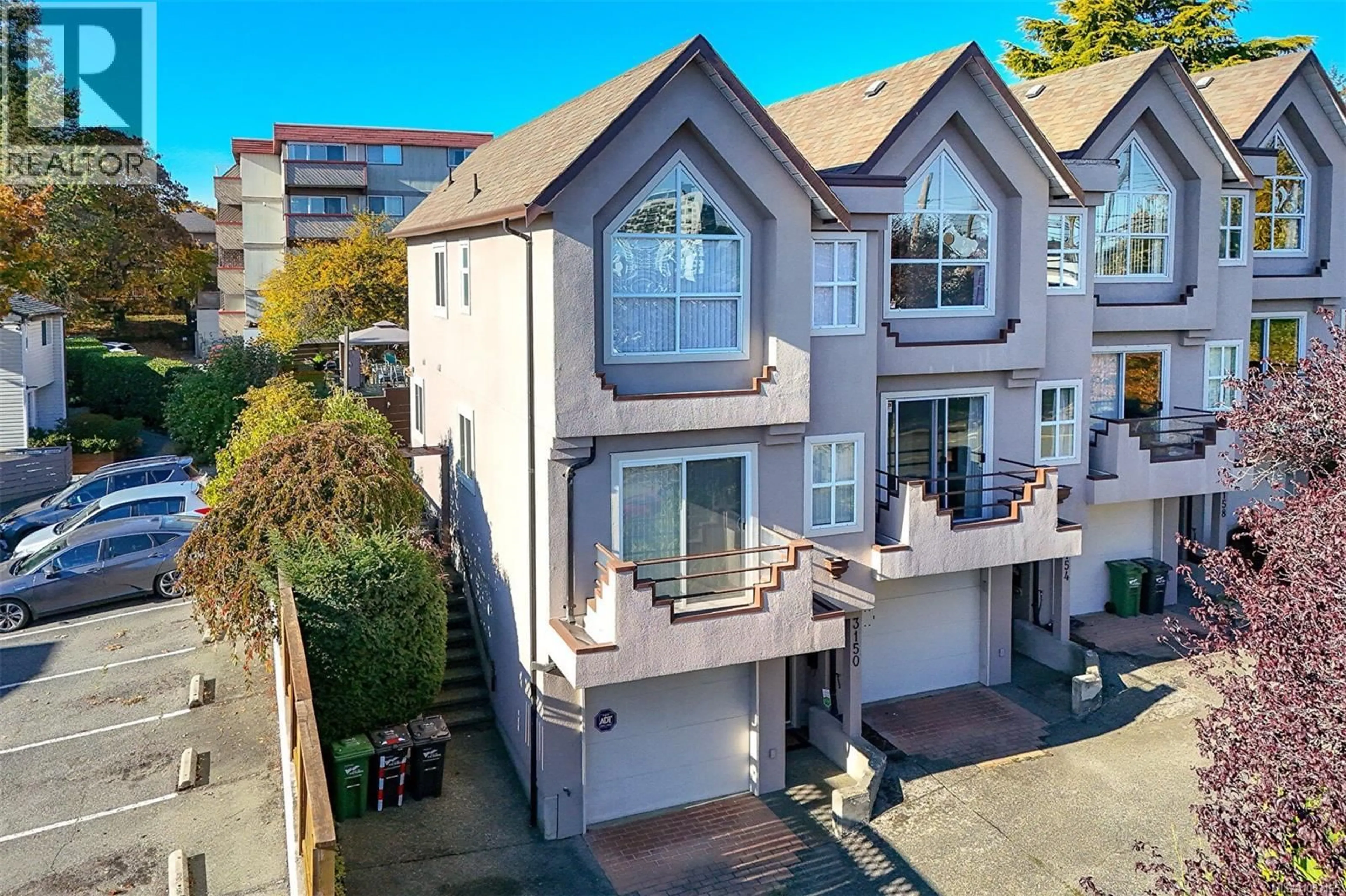 A pic from outside/outdoor area/front of a property/back of a property/a pic from drone, street for 3150 WASHINGTON AVENUE, Victoria British Columbia V9A1P6