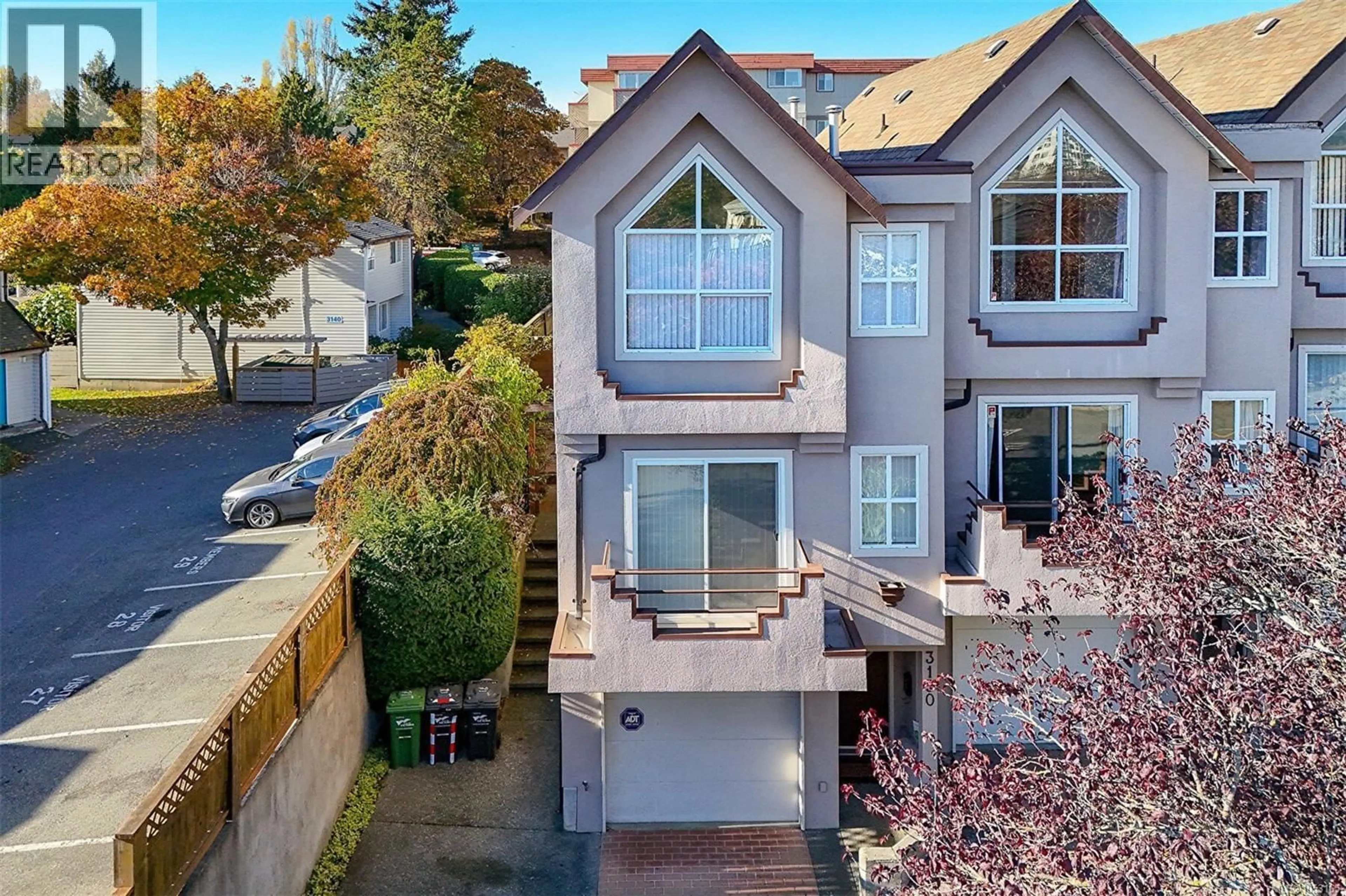 A pic from outside/outdoor area/front of a property/back of a property/a pic from drone, unknown for 3150 WASHINGTON AVENUE, Victoria British Columbia V9A1P6