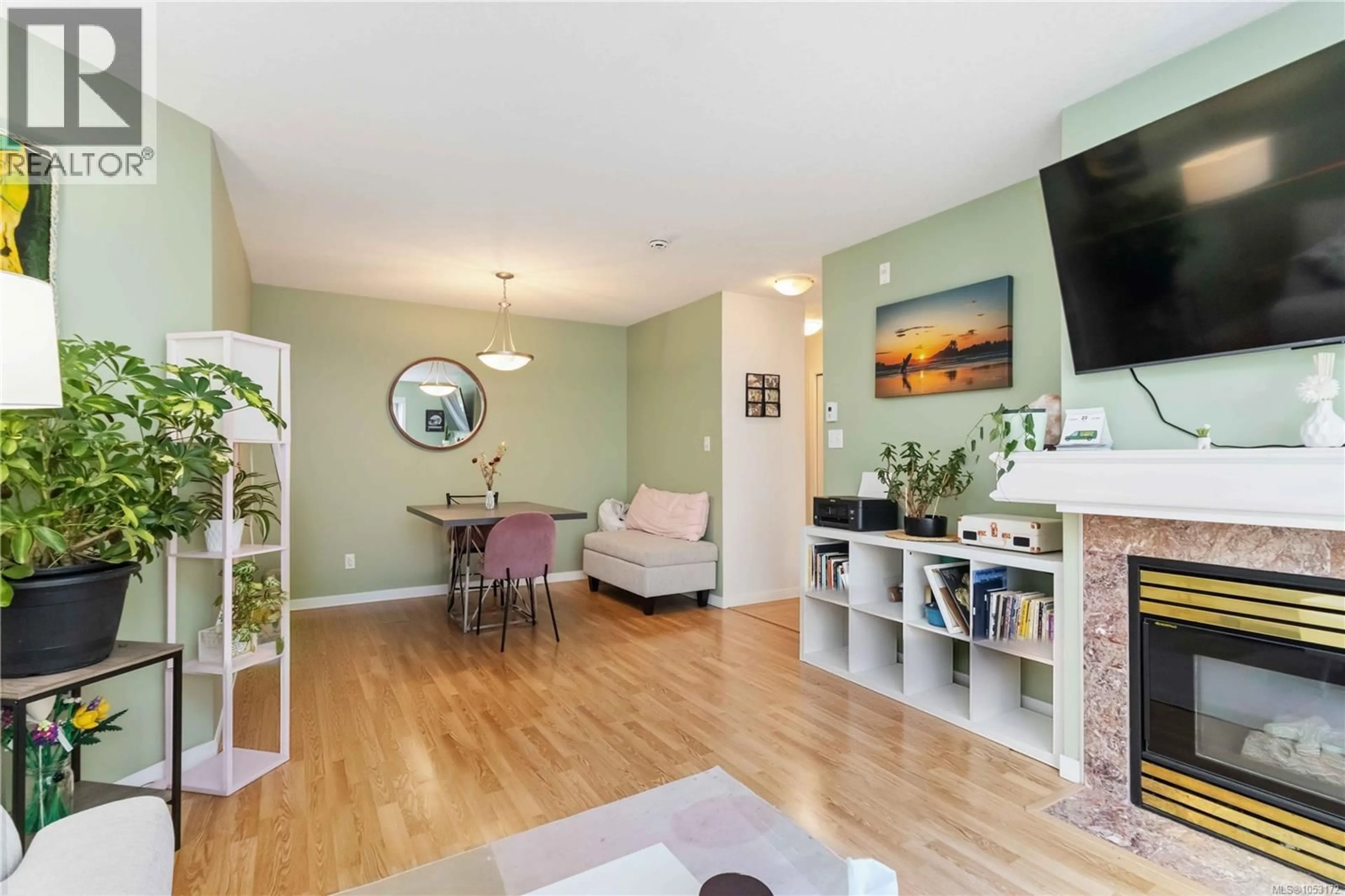 Living room with furniture, unknown for 203 - 1710 FORT STREET, Victoria British Columbia V8R1J2