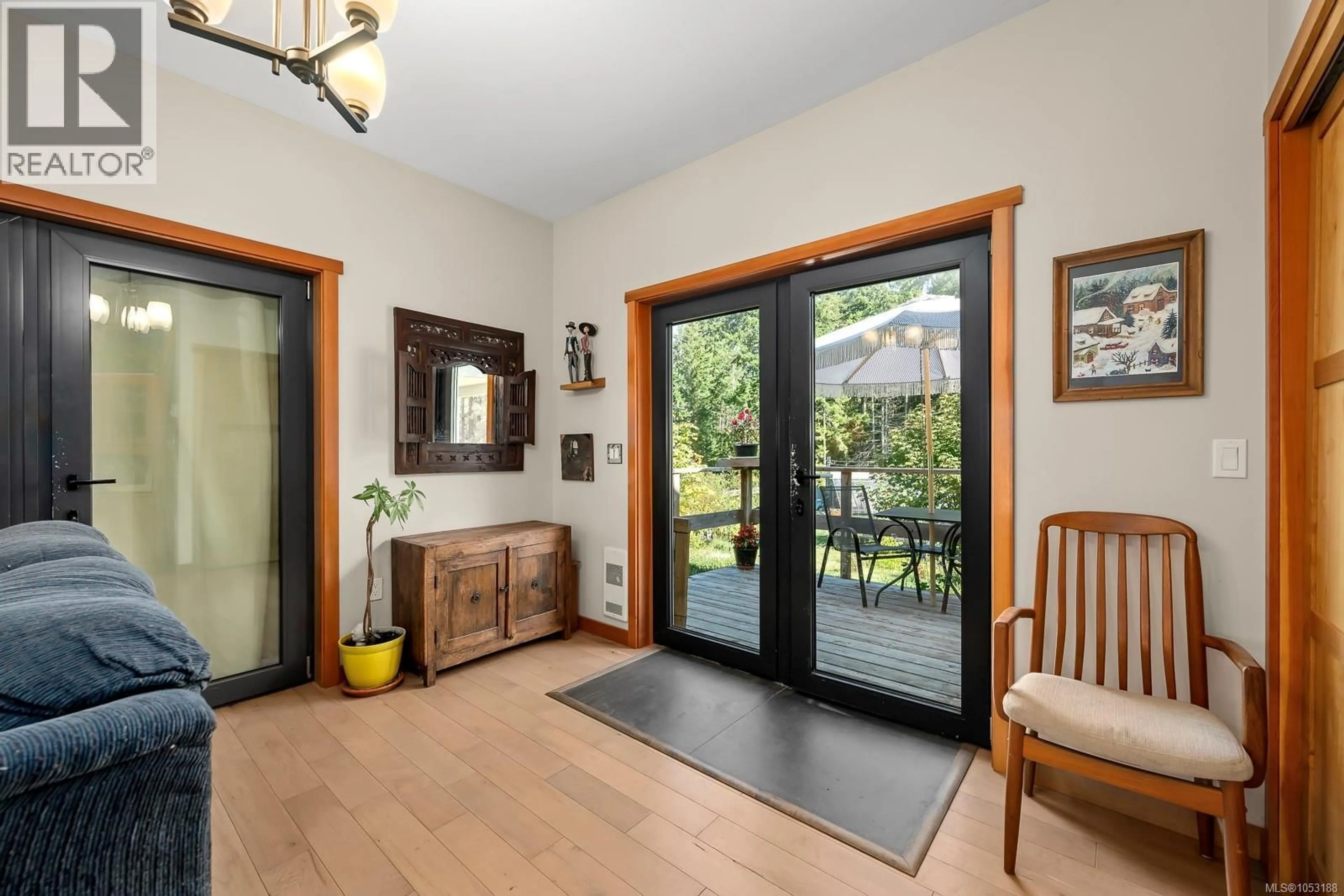 Indoor entryway for 10225 GREENHILL ROAD, Denman Island British Columbia V0R1T0
