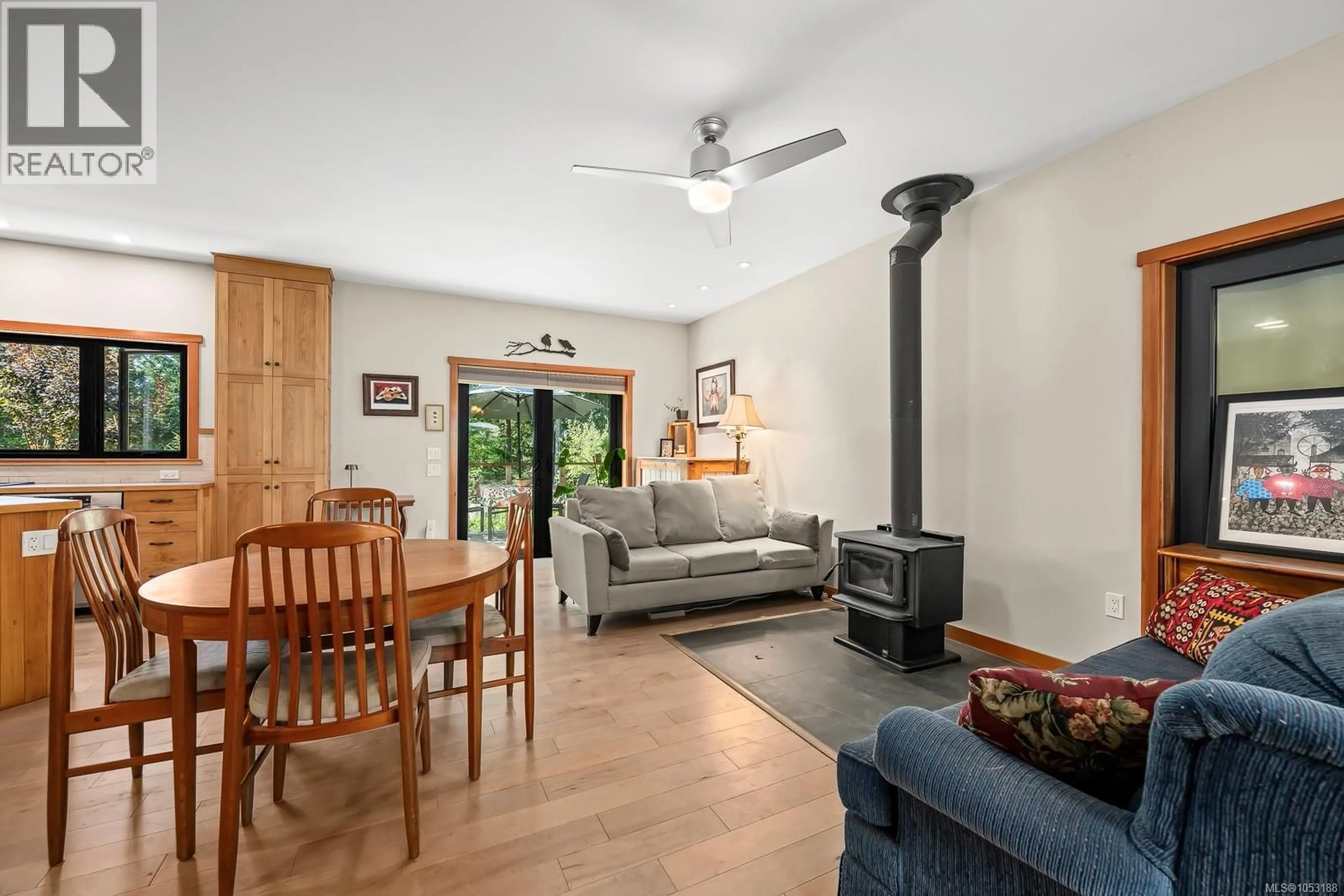 Living room with furniture, unknown for 10225 GREENHILL ROAD, Denman Island British Columbia V0R1T0