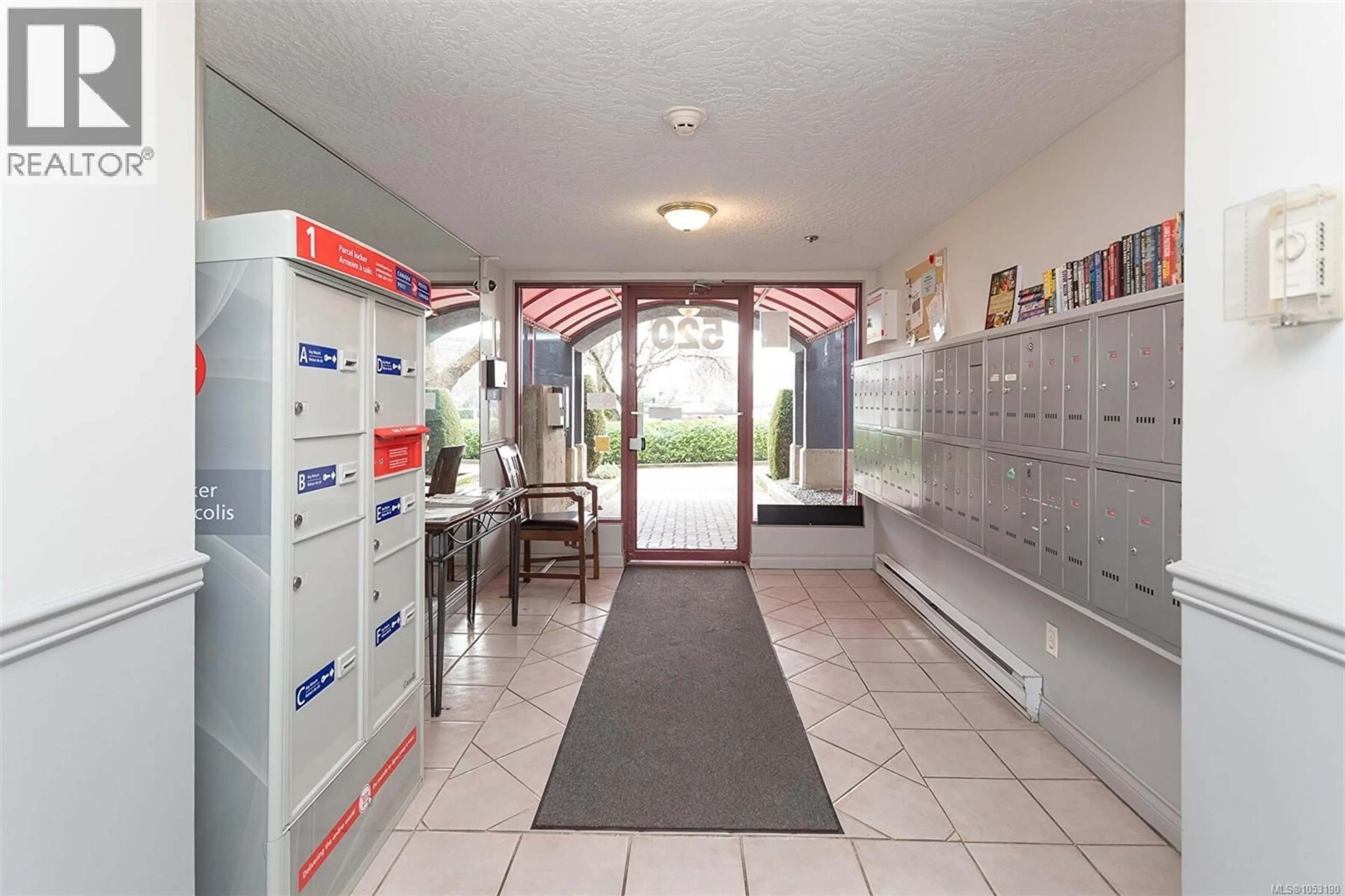 Indoor foyer for 408 - 520 DUNEDIN STREET, Victoria British Columbia V8T2L6