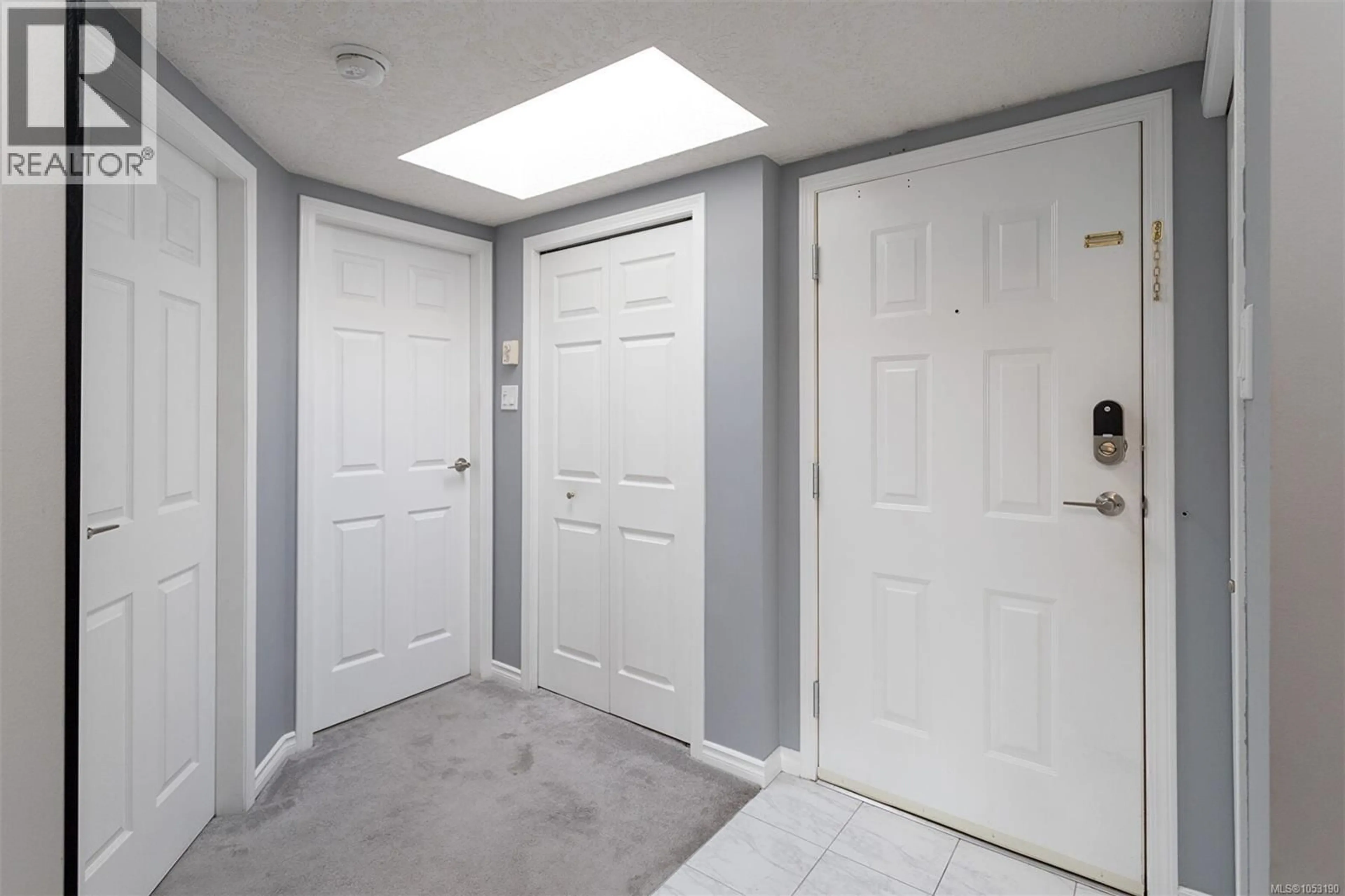 Indoor entryway for 408 - 520 DUNEDIN STREET, Victoria British Columbia V8T2L6