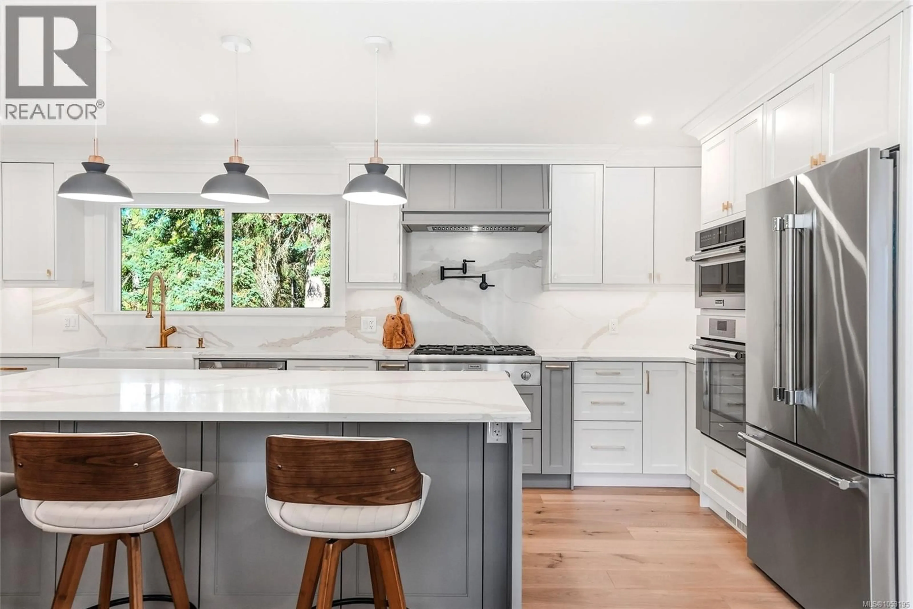 Contemporary kitchen, unknown for 177 SUNNINGDALE ROAD EAST, Qualicum Beach British Columbia V9K1L1