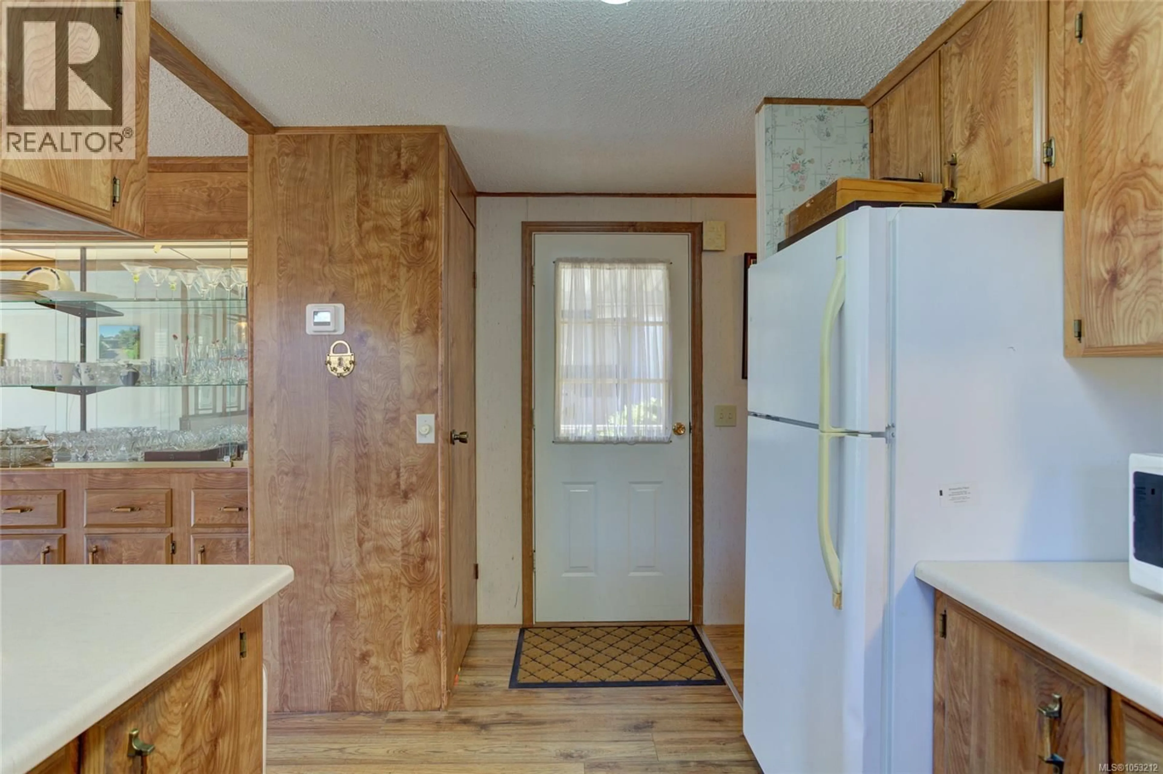 Standard kitchen, ceramic/tile floor for 71 - 10980 WESTDOWNE ROAD, Ladysmith British Columbia V9G1X4