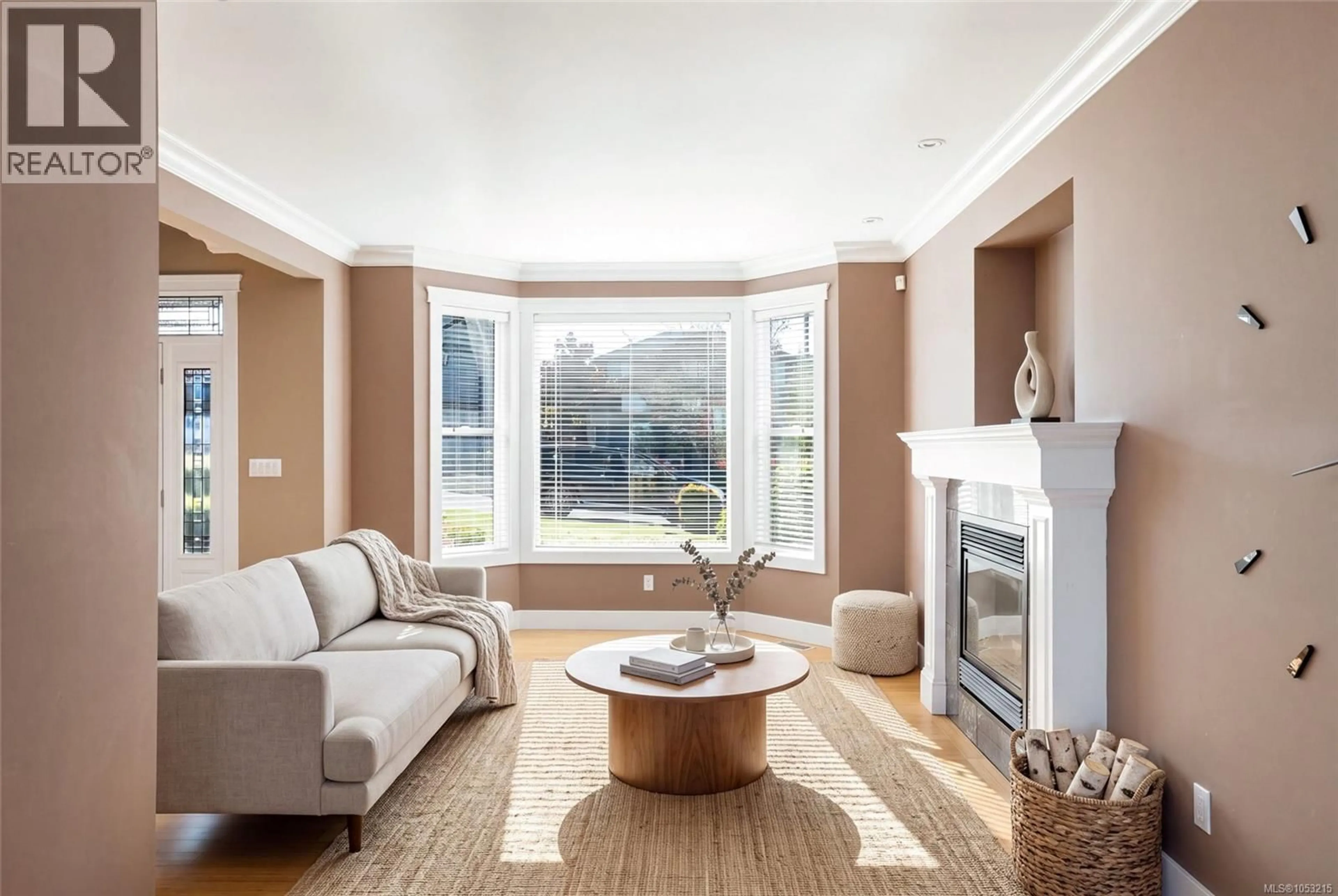 Living room with furniture, unknown for 590 COTTYN WAY, Colwood British Columbia V9C0B7