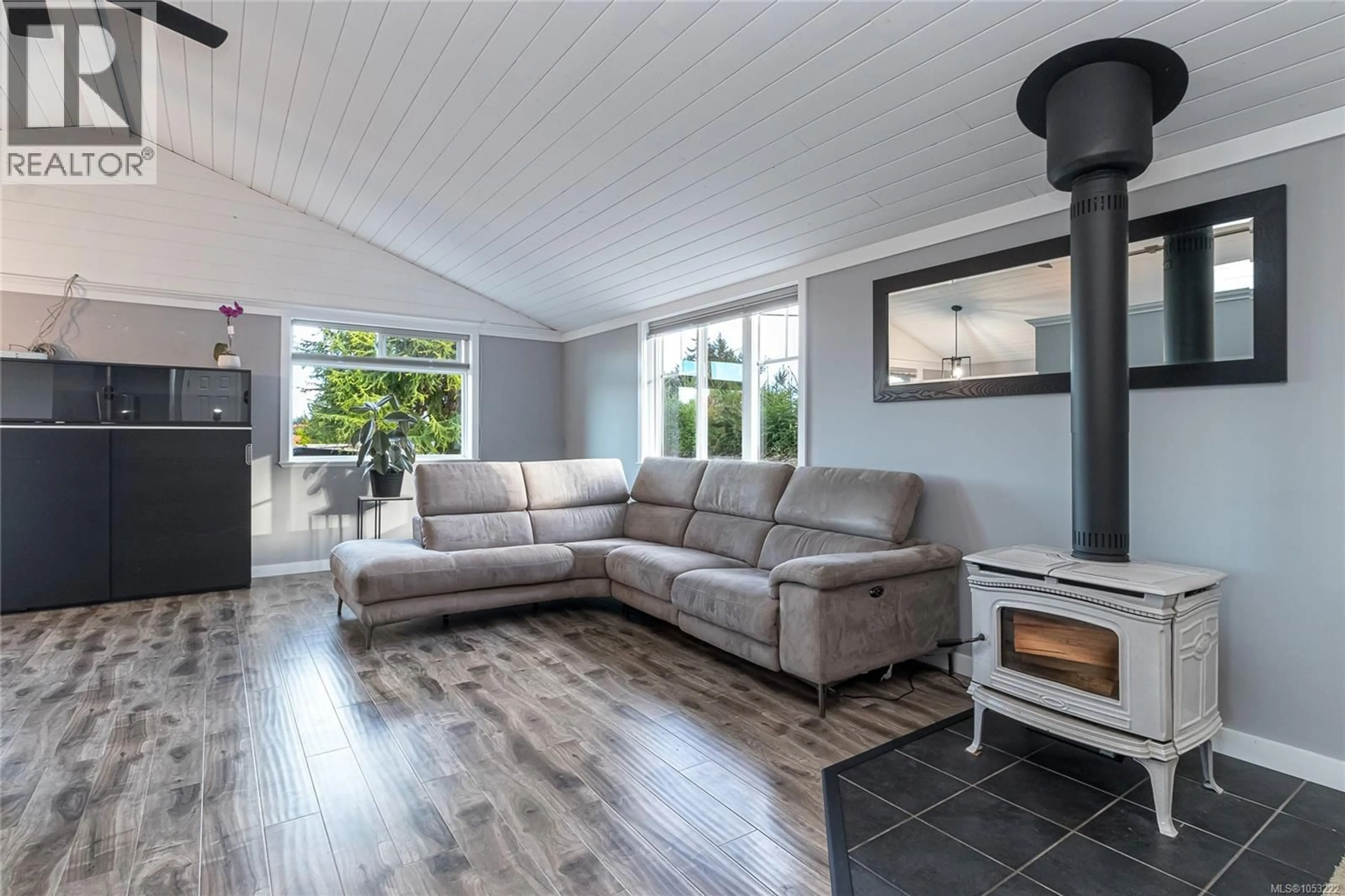 Living room with furniture, wood/laminate floor for 651 NEDEN WAY, Parksville British Columbia V9P2T5