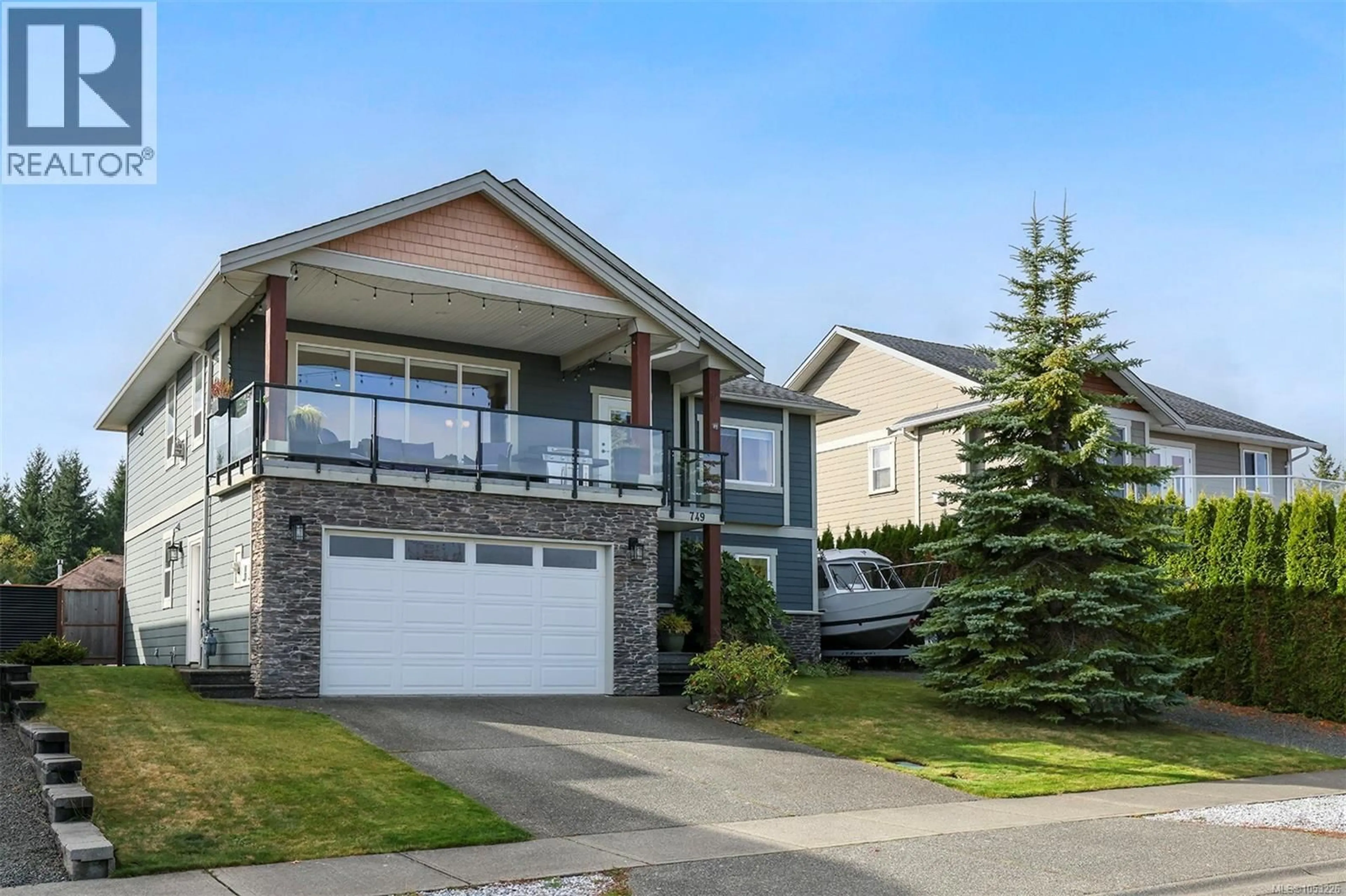 Home with vinyl exterior material, street for 749 TIMBERLINE DRIVE, Campbell River British Columbia V9H0A3