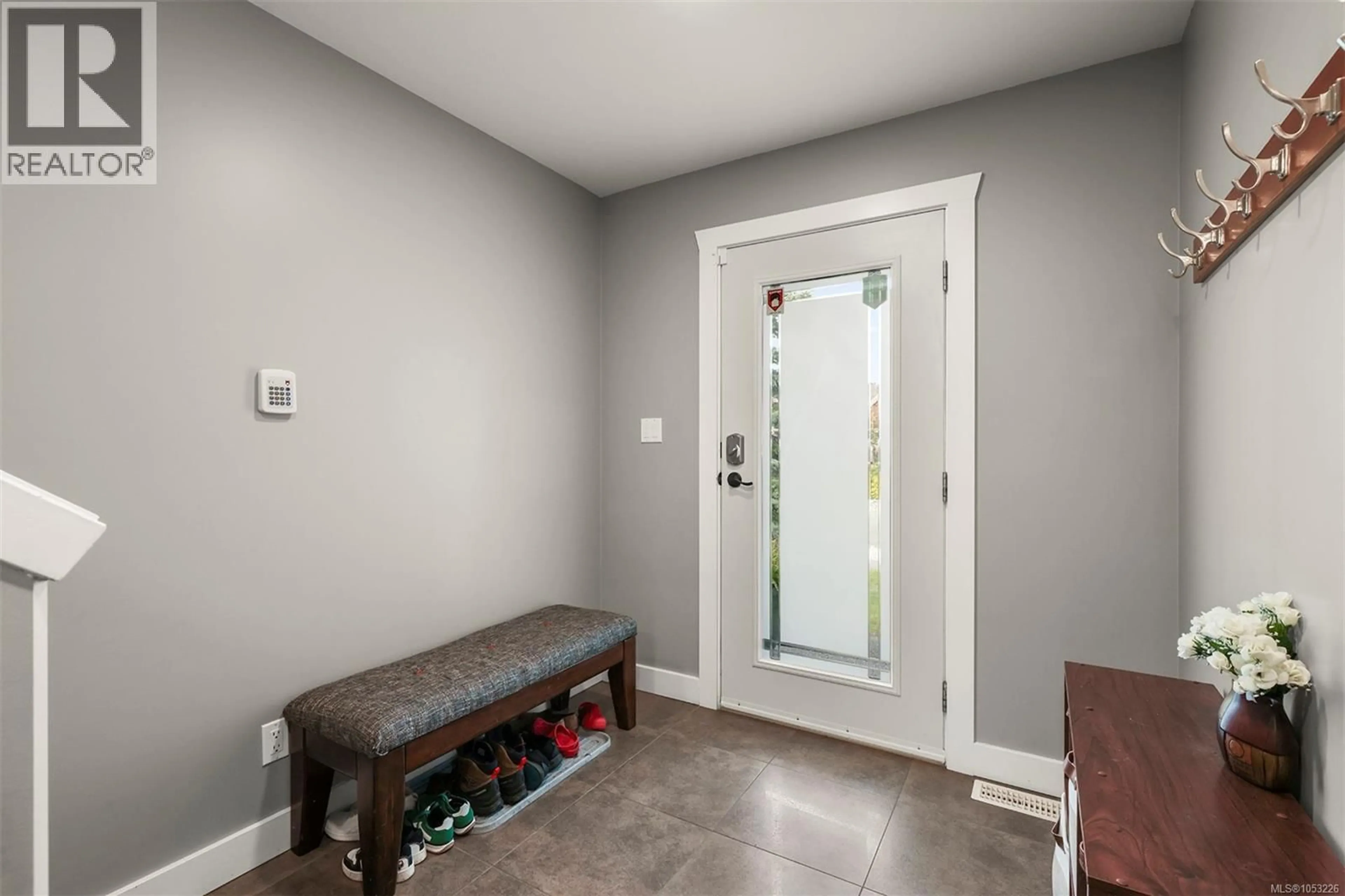 Indoor entryway for 749 TIMBERLINE DRIVE, Campbell River British Columbia V9H0A3