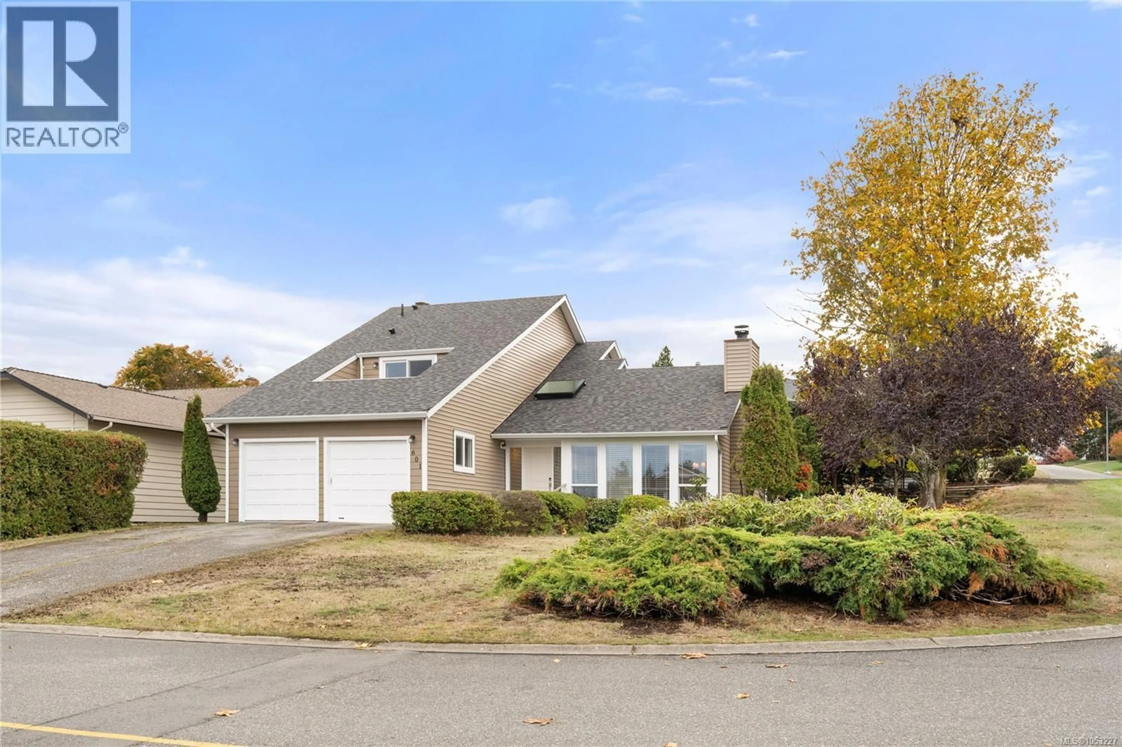 Home with vinyl exterior material, street for 601 BELLE VIEW PLACE, Nanaimo British Columbia V9V1B4