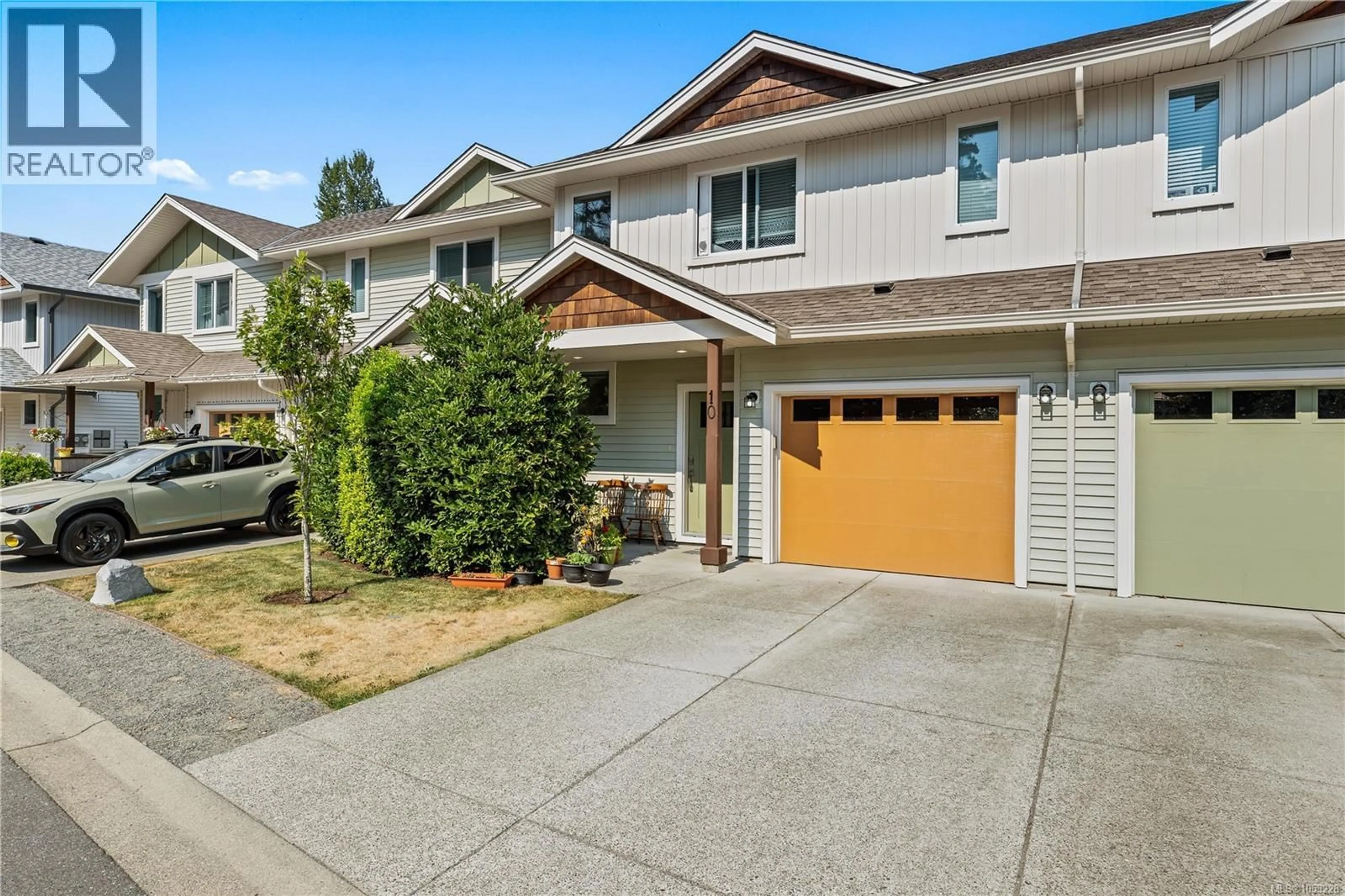 Home with vinyl exterior material, street for 10 - 2109 13TH STREET, Courtenay British Columbia V9N0B1