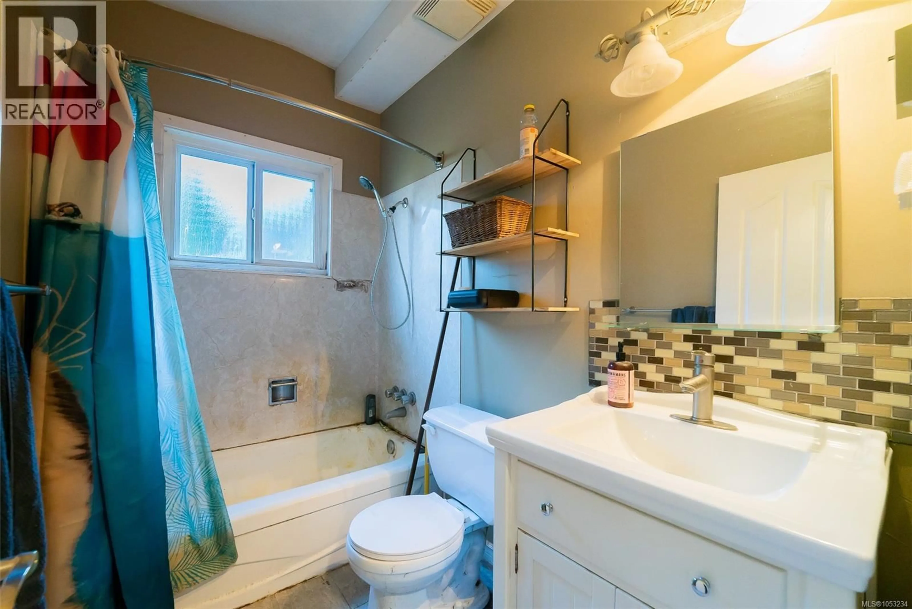 Standard bathroom, ceramic/tile floor for 1191 BUSH STREET, Nanaimo British Columbia V9S1J8