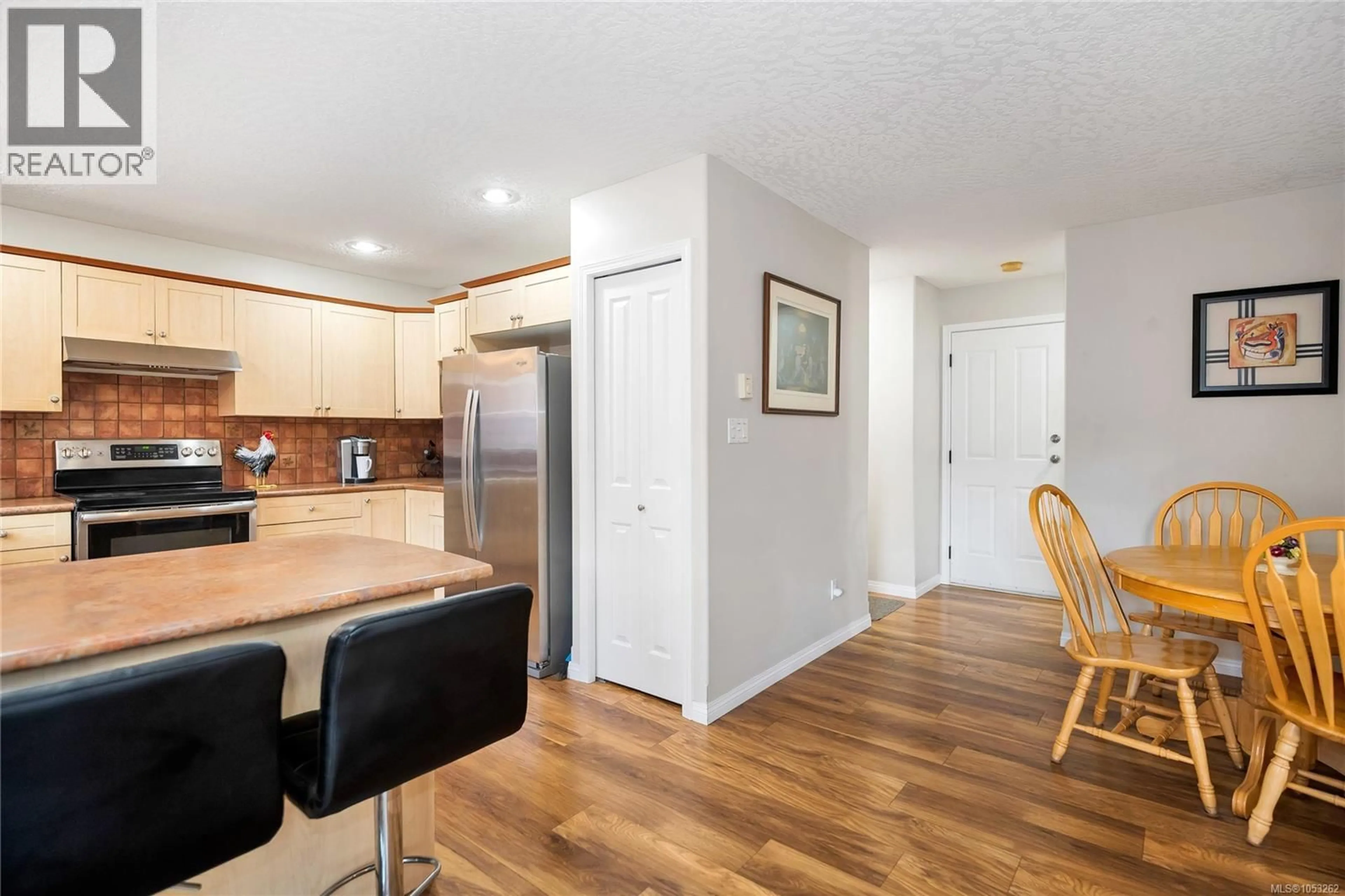 Open concept kitchen, wood/laminate floor for 2712 WINDMAN LANE, Langford British Columbia V9B6N3