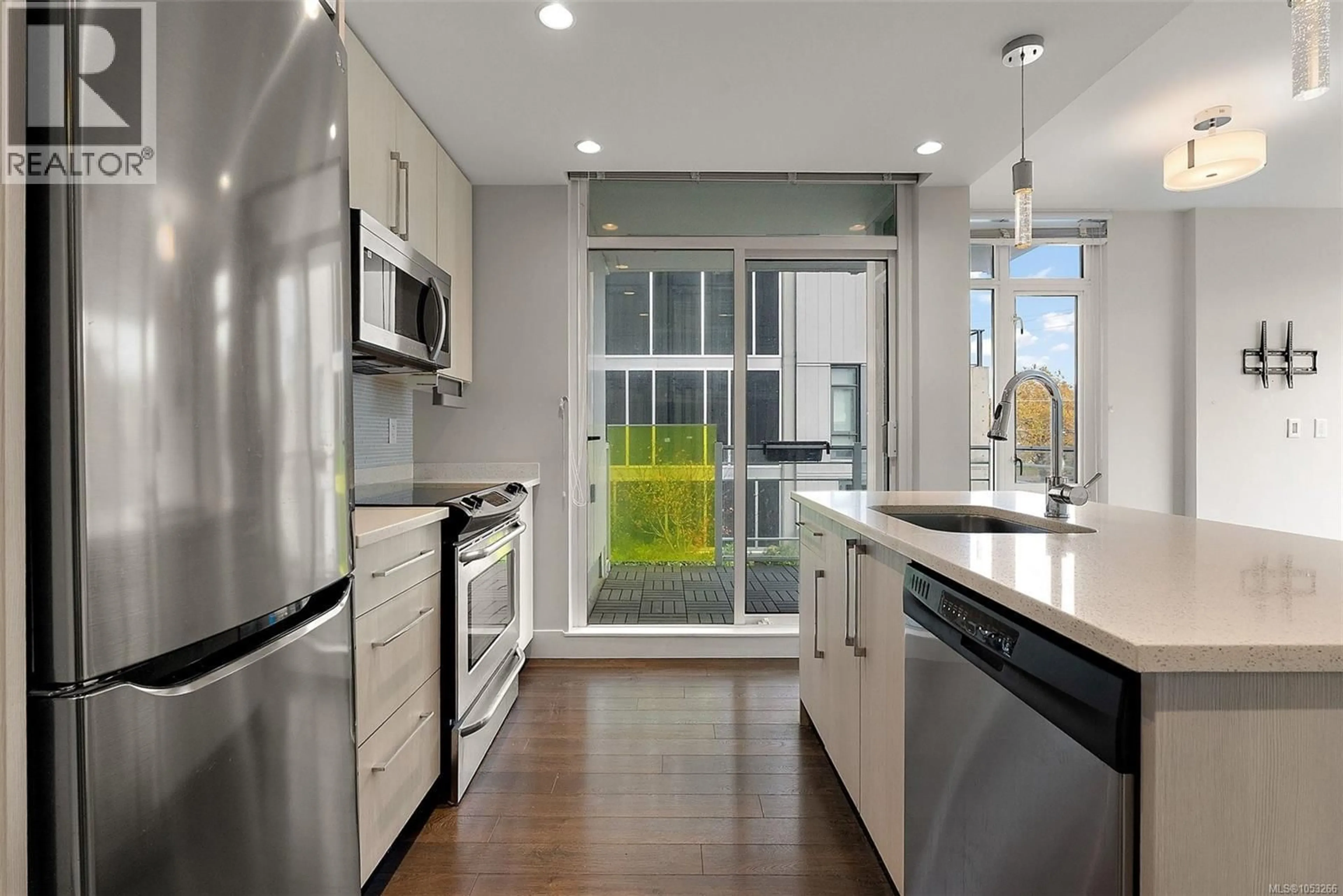 Contemporary kitchen, unknown for 409 - 1090 JOHNSON STREET, Victoria British Columbia V8V0B3