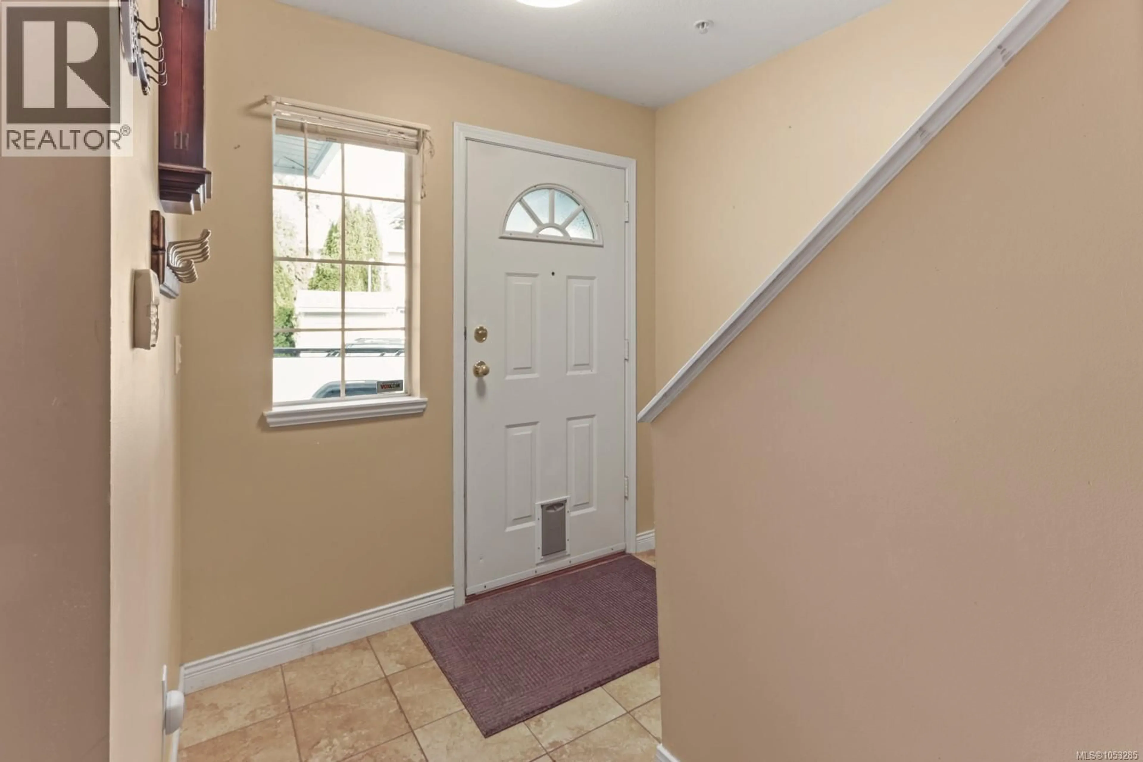 Indoor entryway for 3 - 2338 ROSSTOWN ROAD, Nanaimo British Columbia V9T3R7