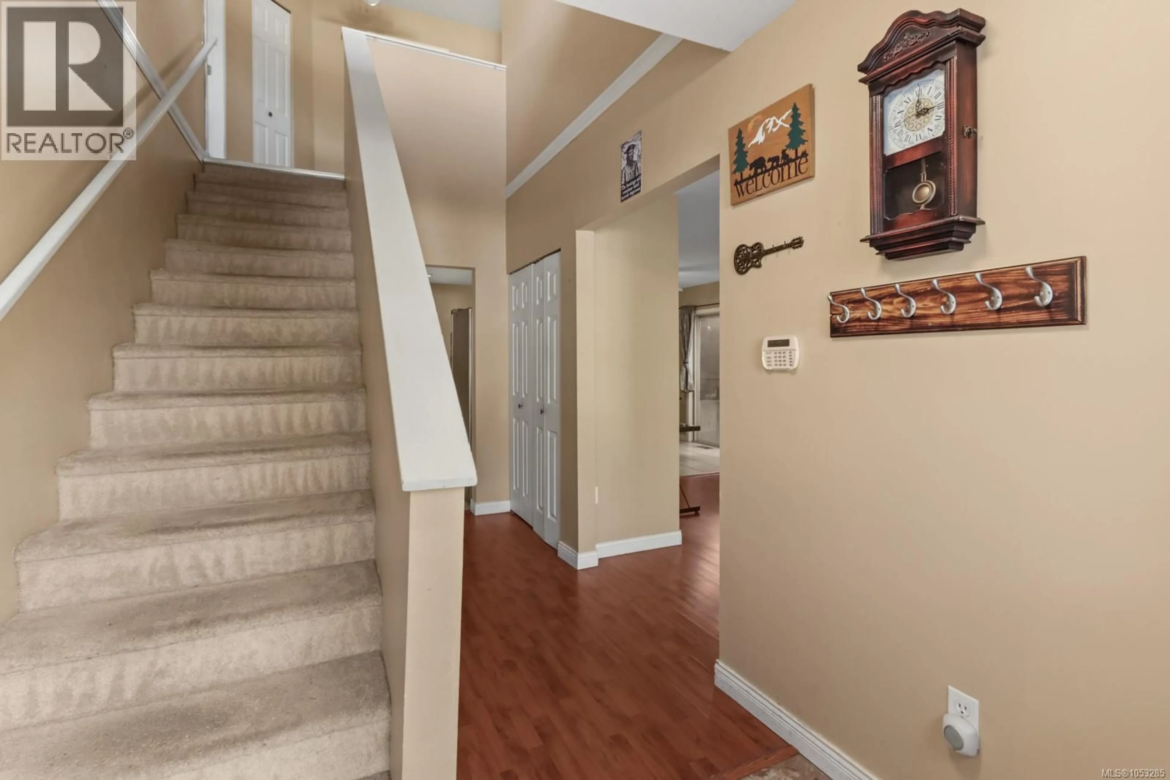 Indoor foyer for 3 - 2338 ROSSTOWN ROAD, Nanaimo British Columbia V9T3R7