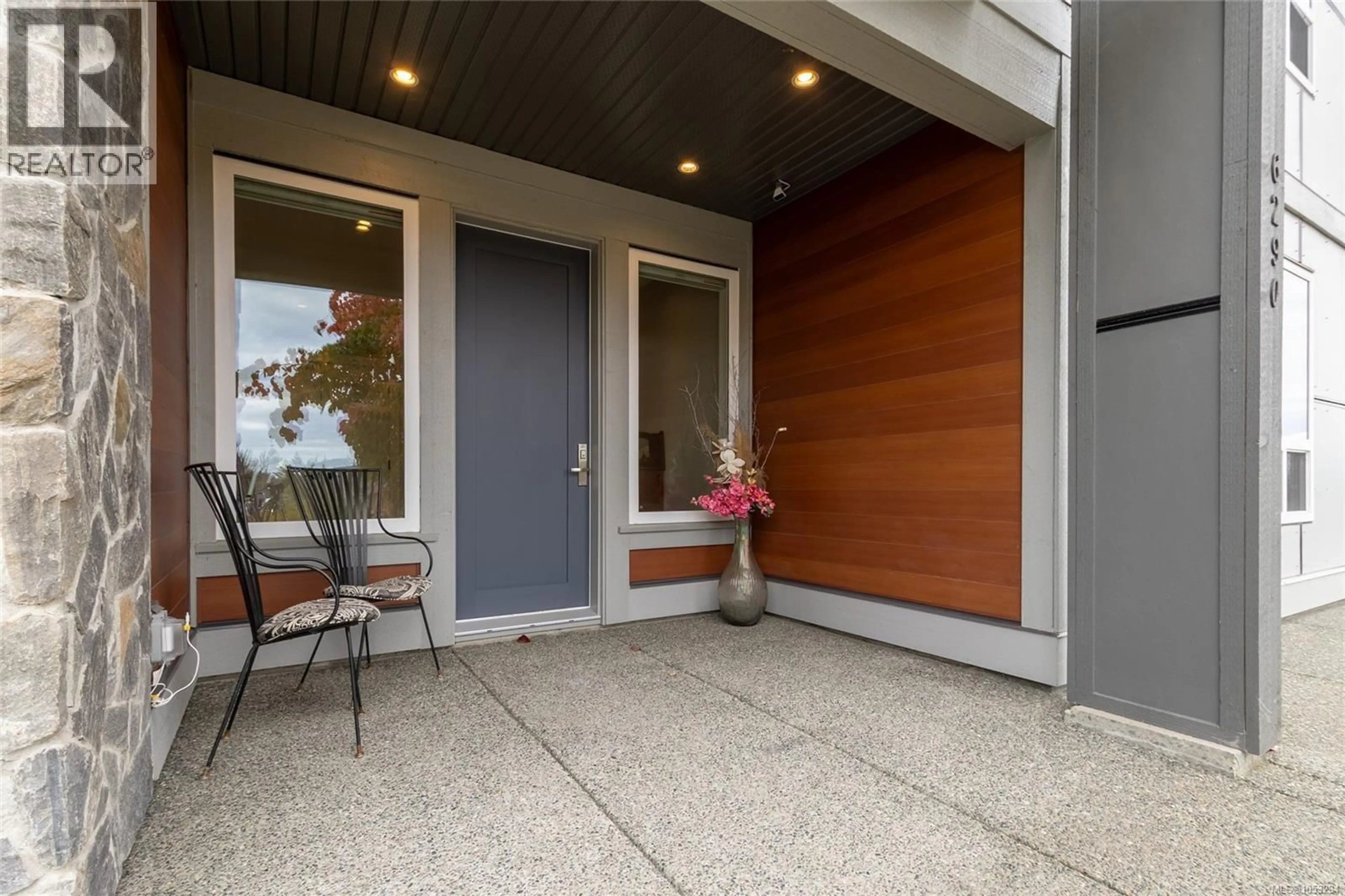 Indoor entryway for 6290 HIGHWOOD DRIVE, Duncan British Columbia V9L5R3