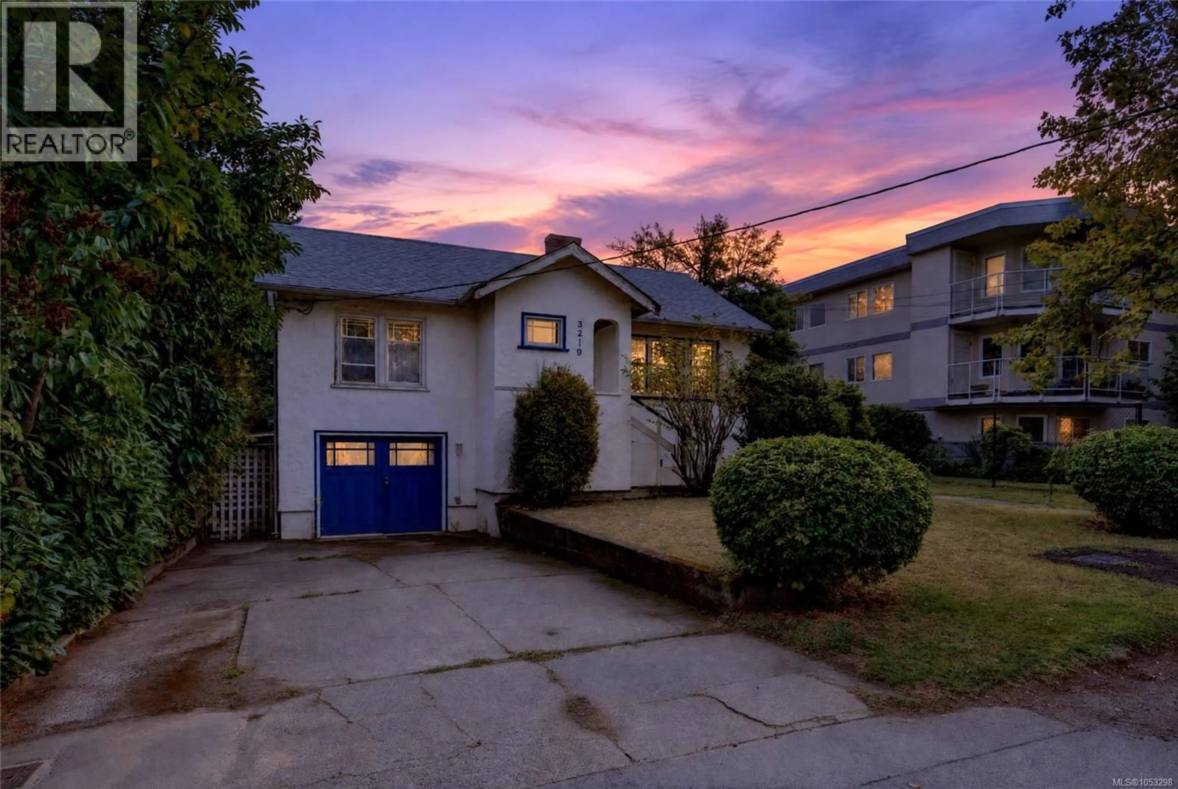 A pic from outside/outdoor area/front of a property/back of a property/a pic from drone, street for 3219 RUTLEDGE STREET, Saanich British Columbia V8X1N6