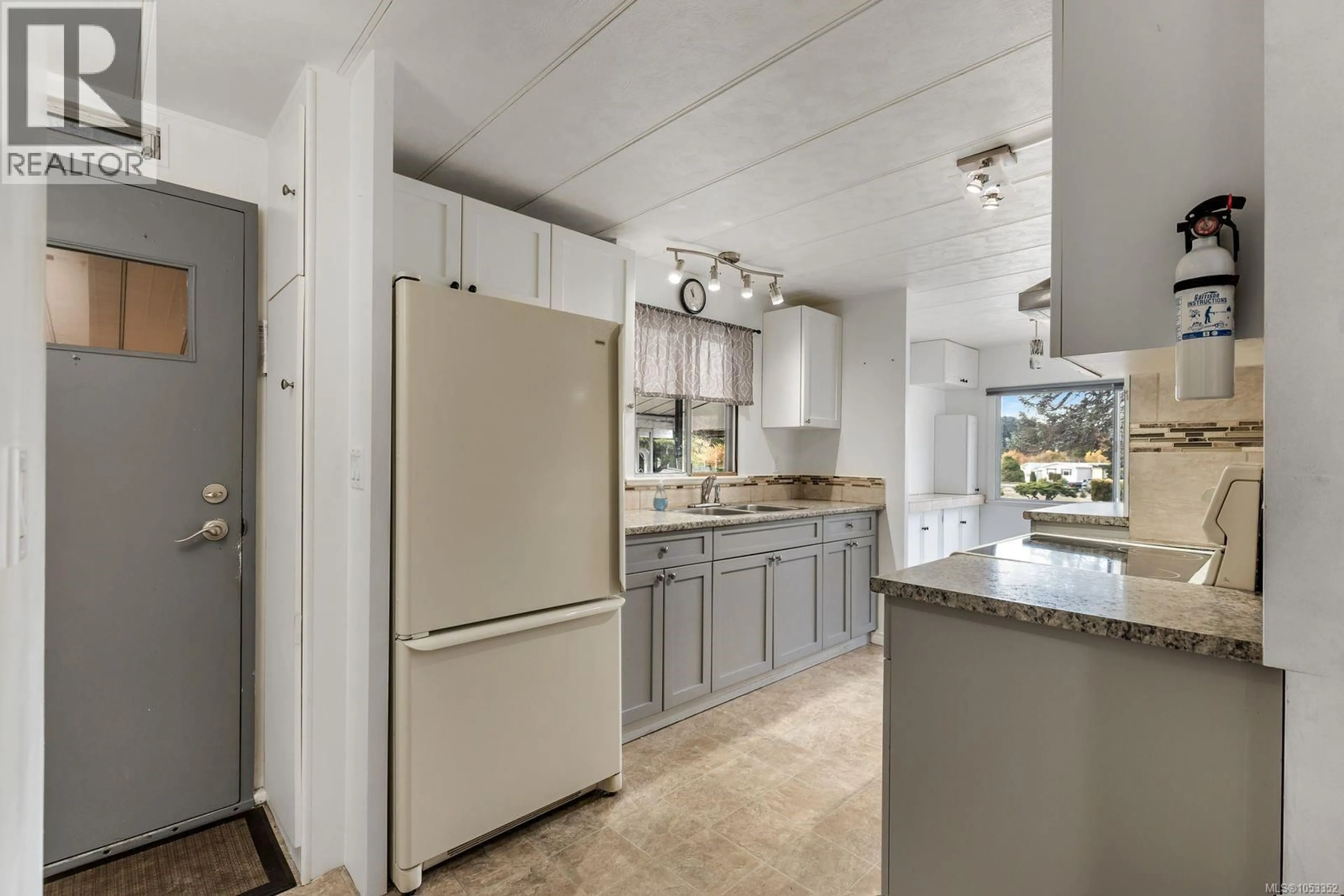 Open concept kitchen, ceramic/tile floor for 57 - 6245 METRAL DRIVE, Nanaimo British Columbia V9T6P8