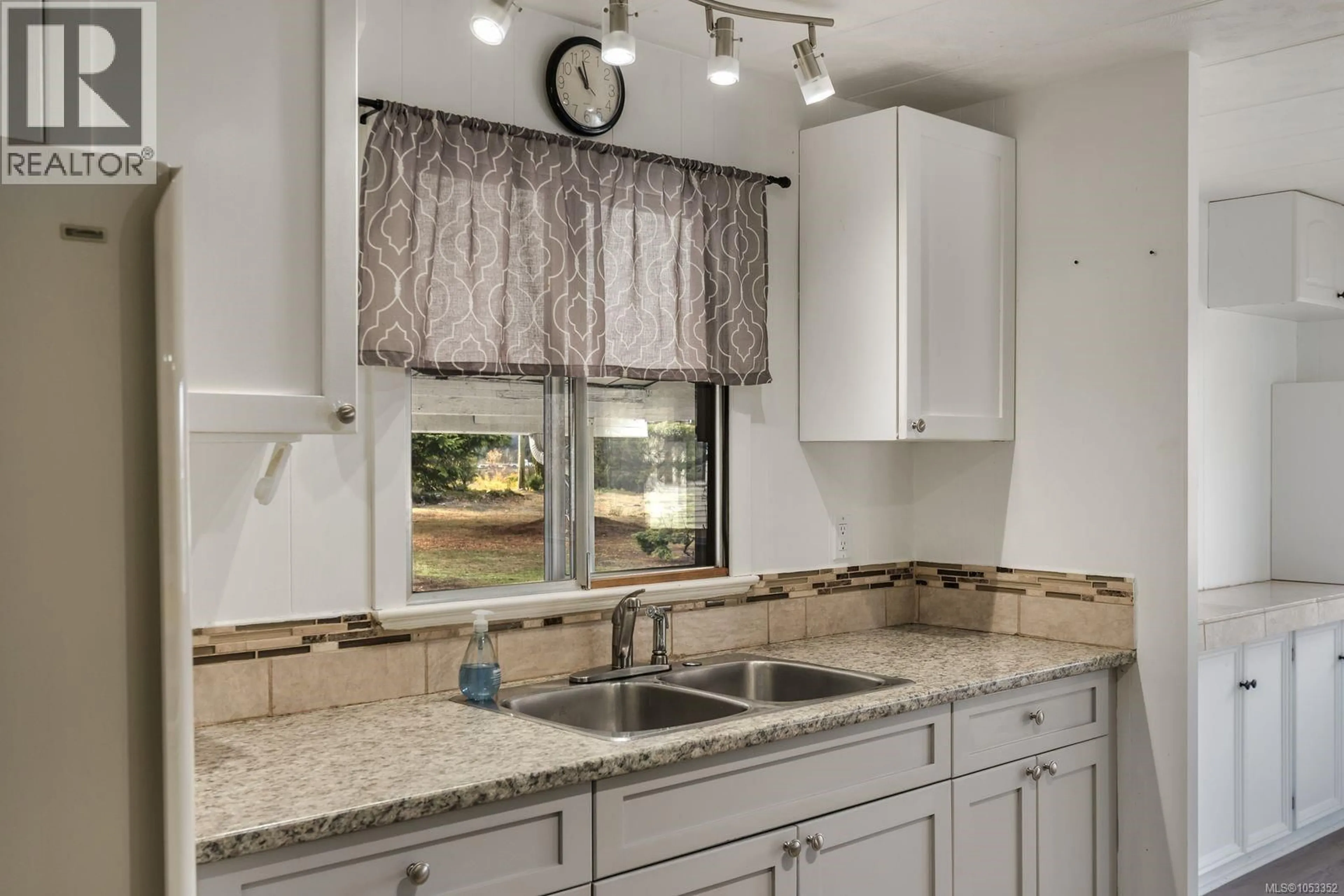 Standard kitchen, ceramic/tile floor for 57 - 6245 METRAL DRIVE, Nanaimo British Columbia V9T6P8