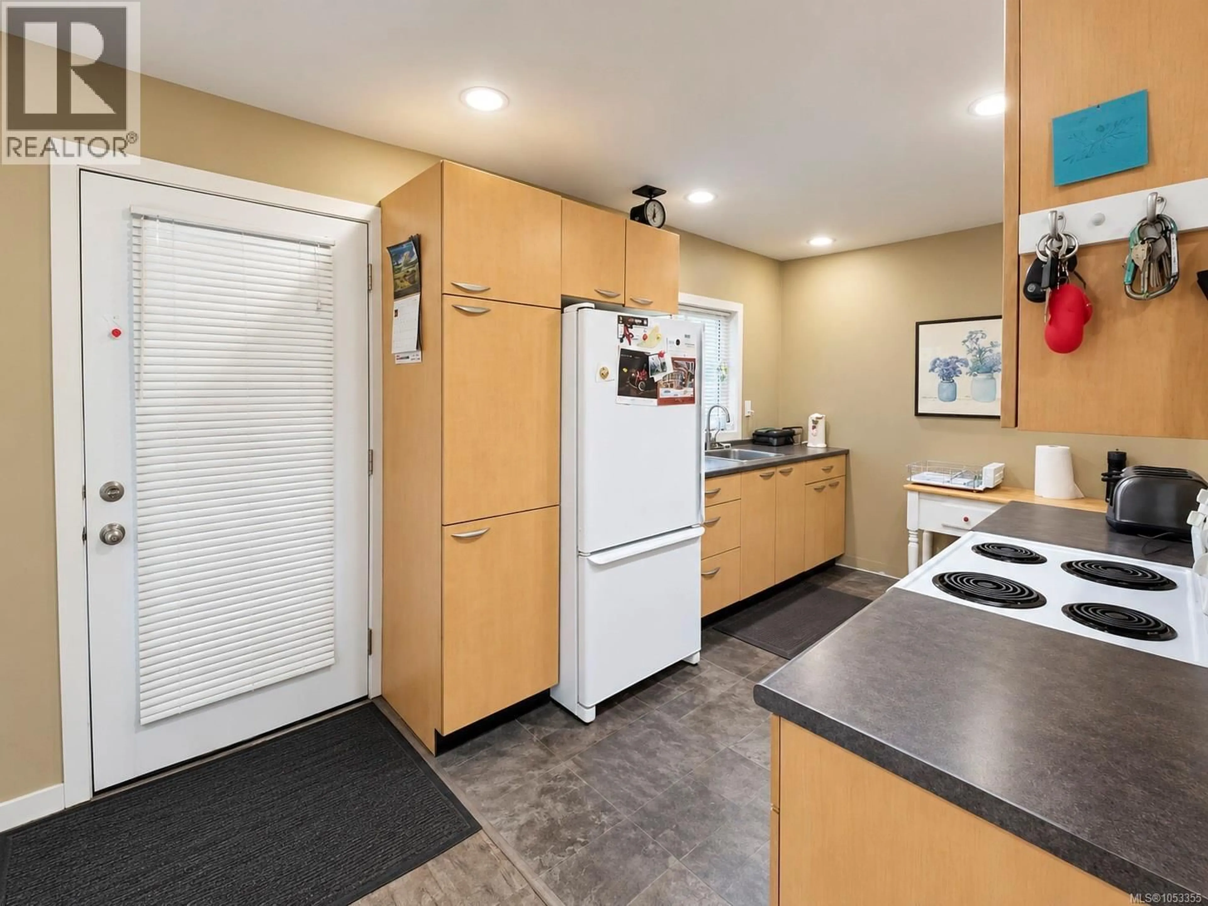 Standard kitchen, unknown for 1120 MAPLE BAY ROAD, Duncan British Columbia V9L5X1