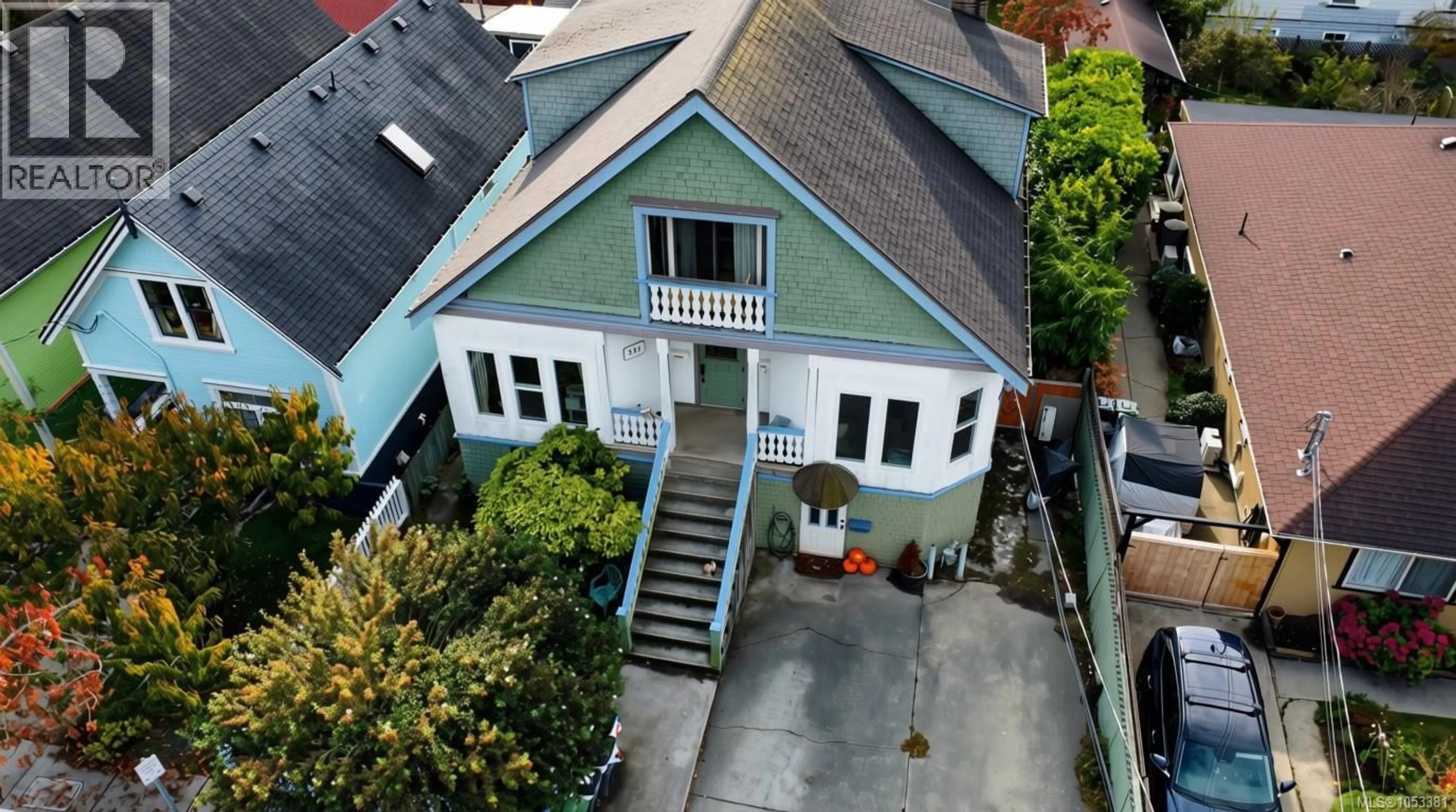 A pic from outside/outdoor area/front of a property/back of a property/a pic from drone, street for 331 NIAGARA STREET, Victoria British Columbia V8V1G7
