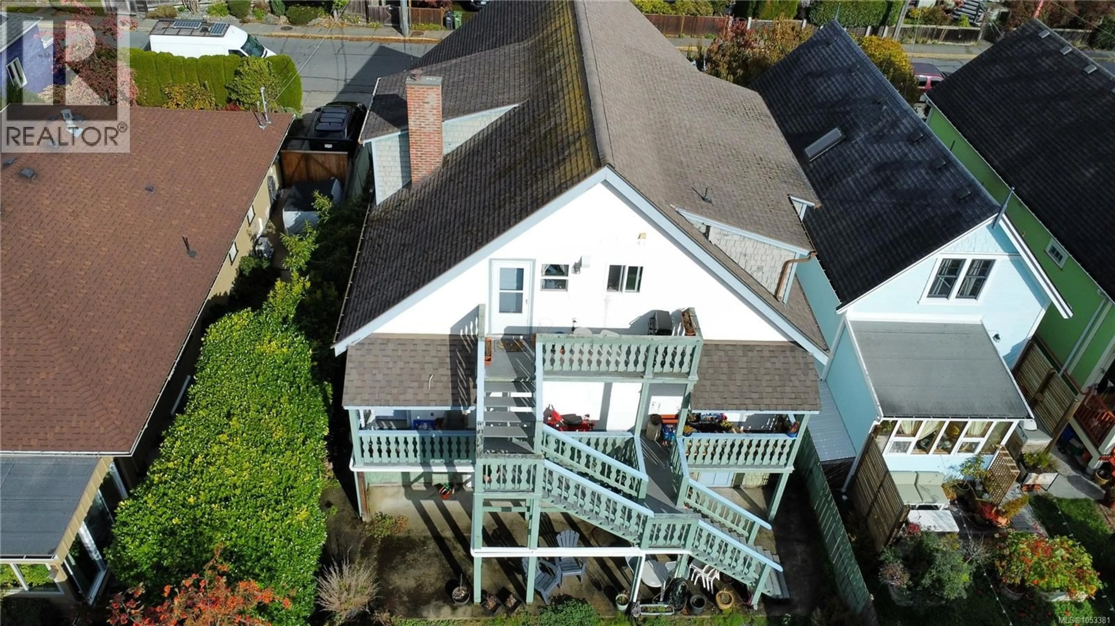 A pic from outside/outdoor area/front of a property/back of a property/a pic from drone, building for 331 NIAGARA STREET, Victoria British Columbia V8V1G7