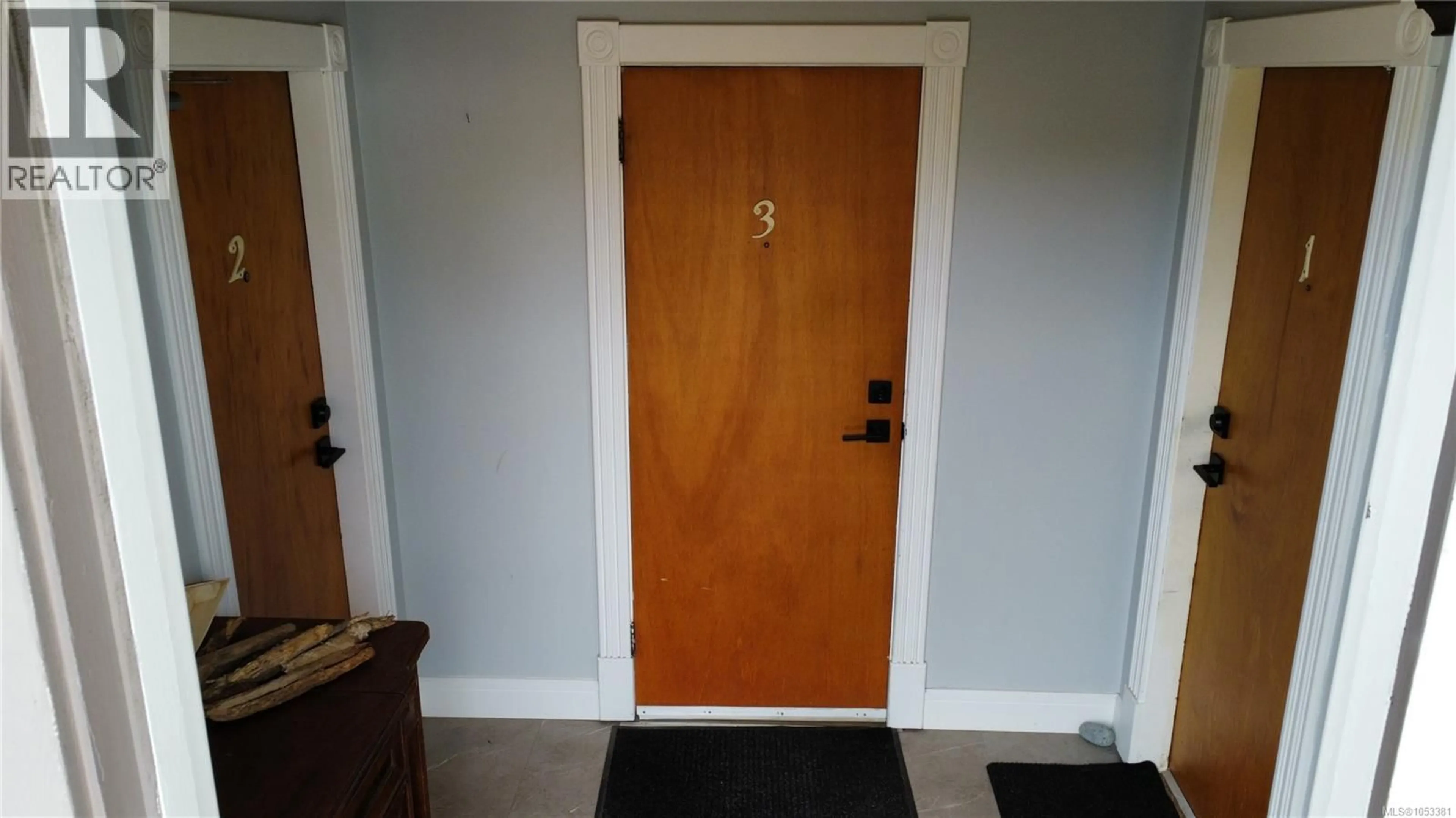 Indoor entryway for 331 NIAGARA STREET, Victoria British Columbia V8V1G7