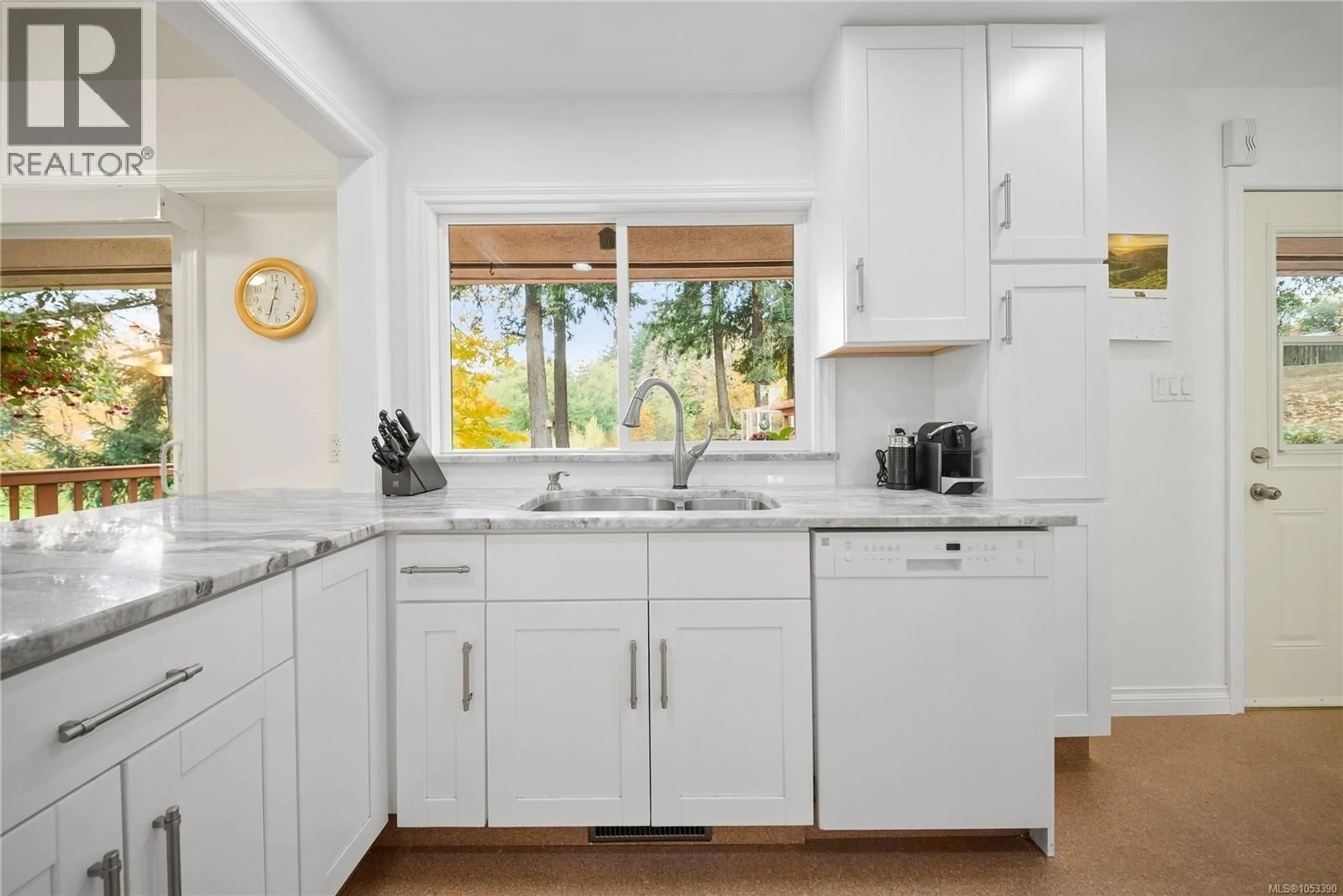 Standard kitchen, ceramic/tile floor for 417 GIRVIN AVENUE, Nanaimo British Columbia V9S4W7
