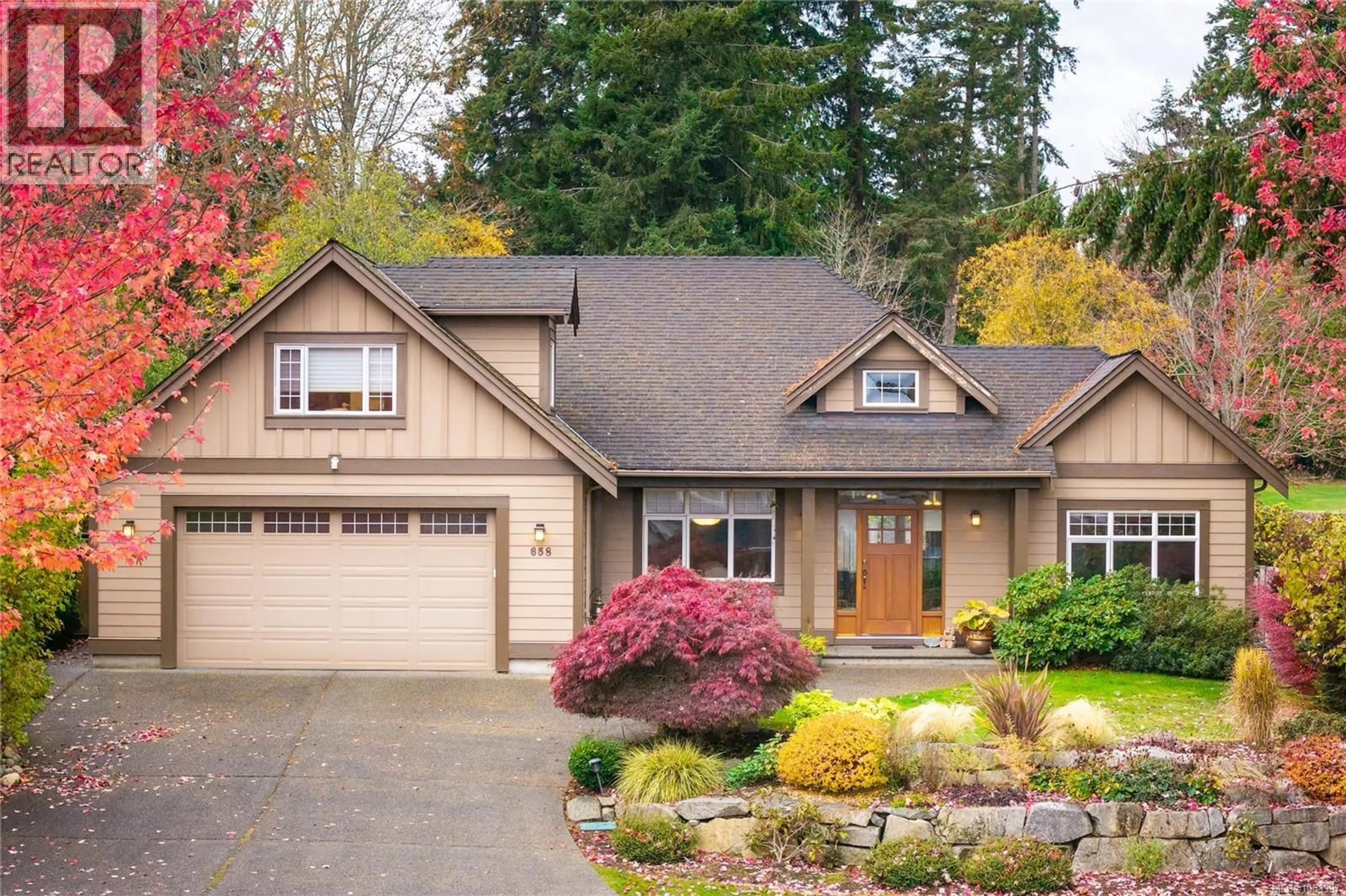 Home with vinyl exterior material, street for 658 MEADOW DRIVE, Qualicum Beach British Columbia V9K2T2