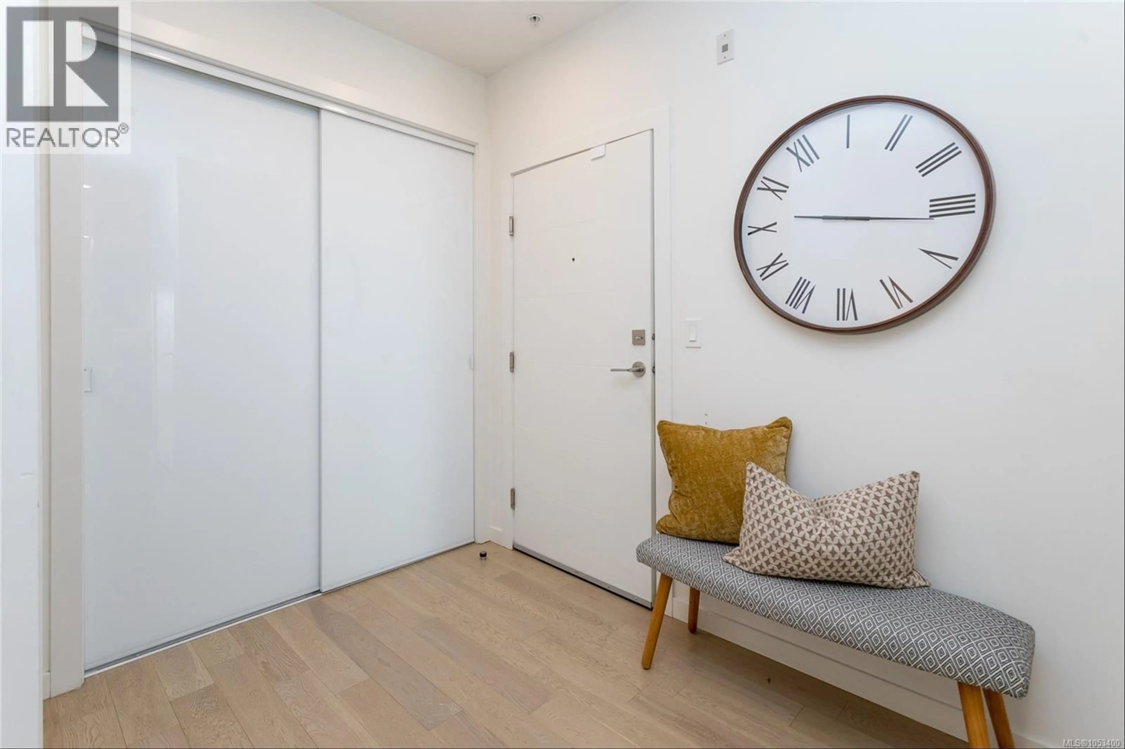 Indoor entryway for 313 - 1033 COOK STREET, Victoria British Columbia V8V0E1