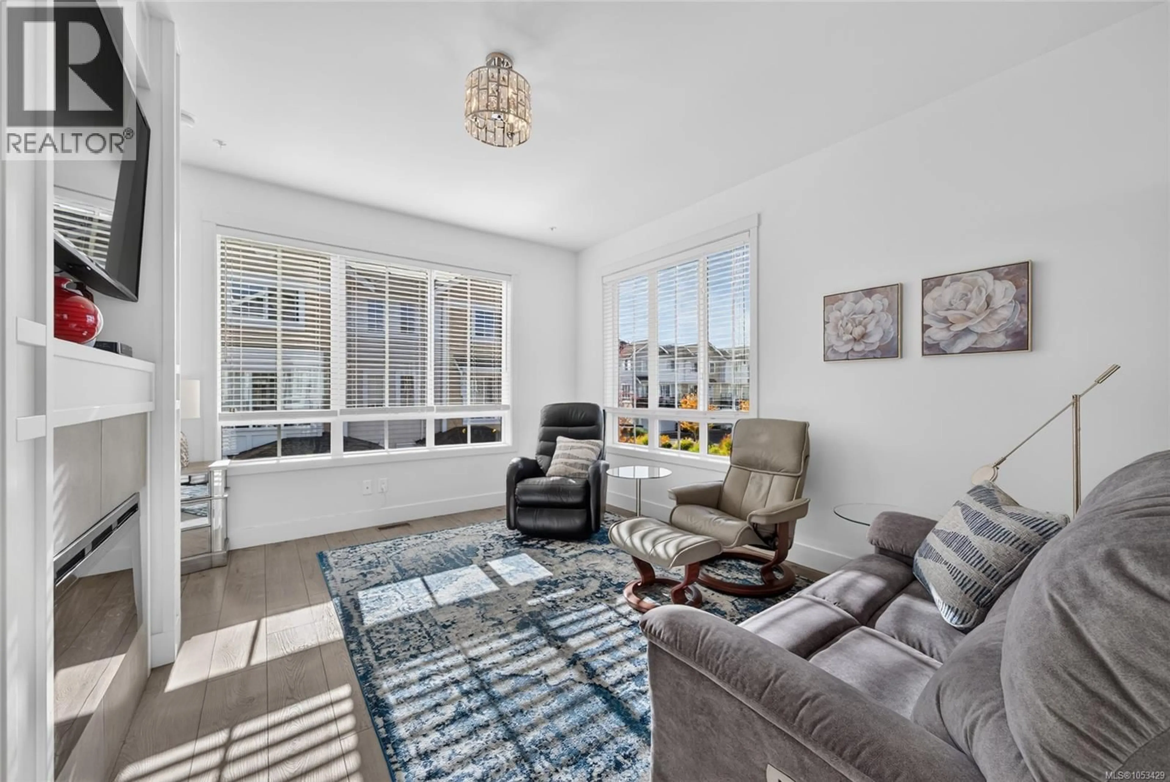 Living room with furniture, unknown for 17 - 370 LATORIA BOULEVARD, Colwood British Columbia V9C0N9