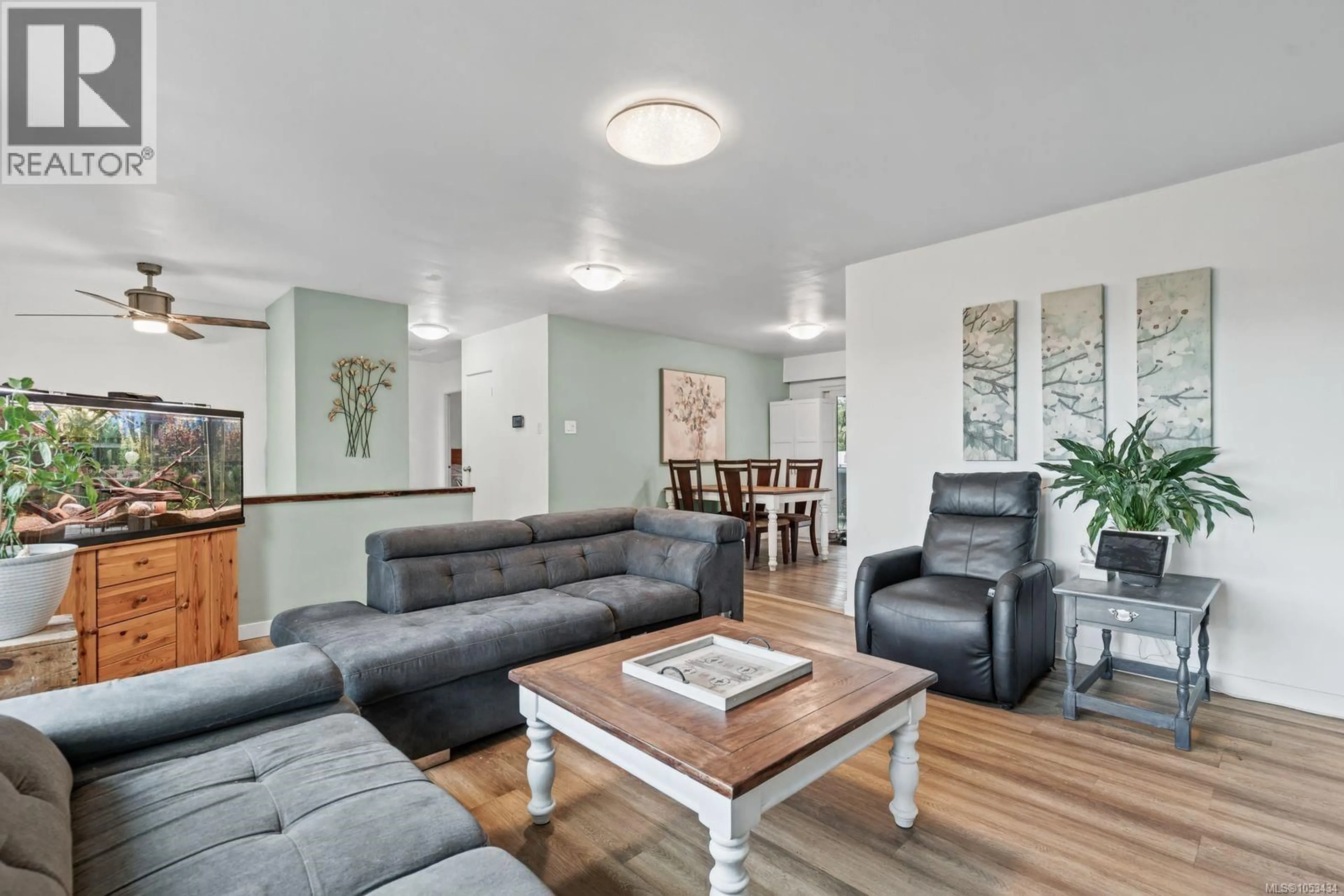 Living room with furniture, unknown for 423 POPLAR STREET, Nanaimo British Columbia V9S2H1