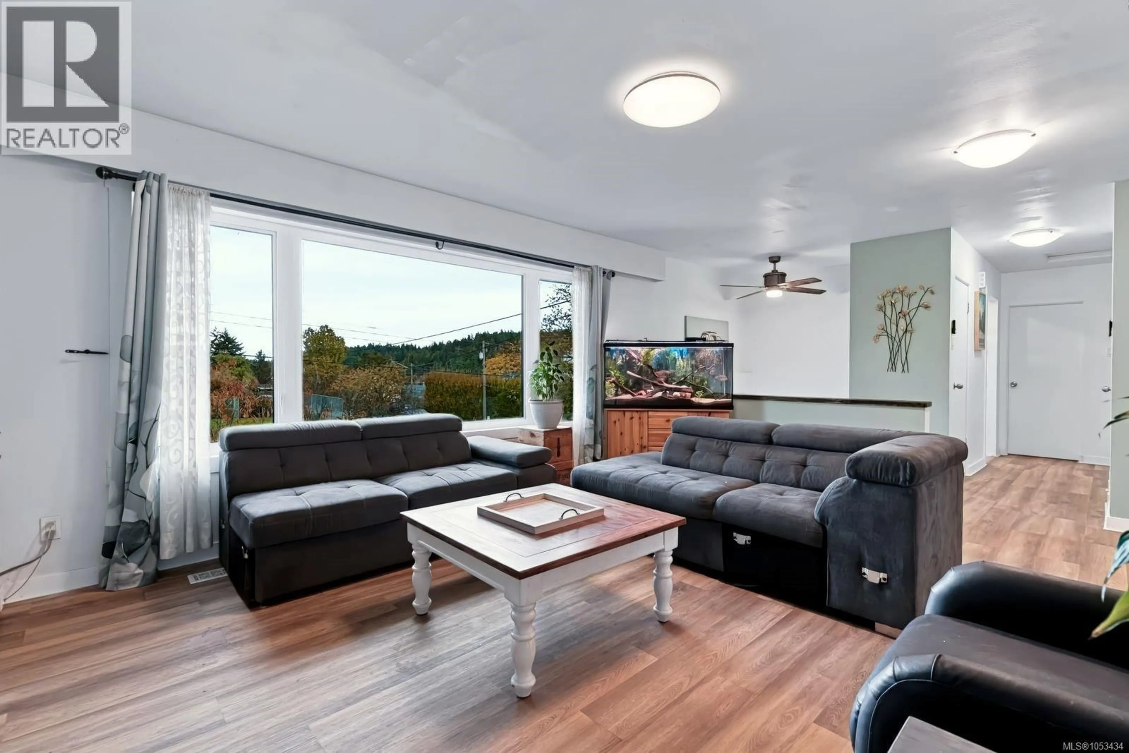 Living room with furniture, unknown for 423 POPLAR STREET, Nanaimo British Columbia V9S2H1