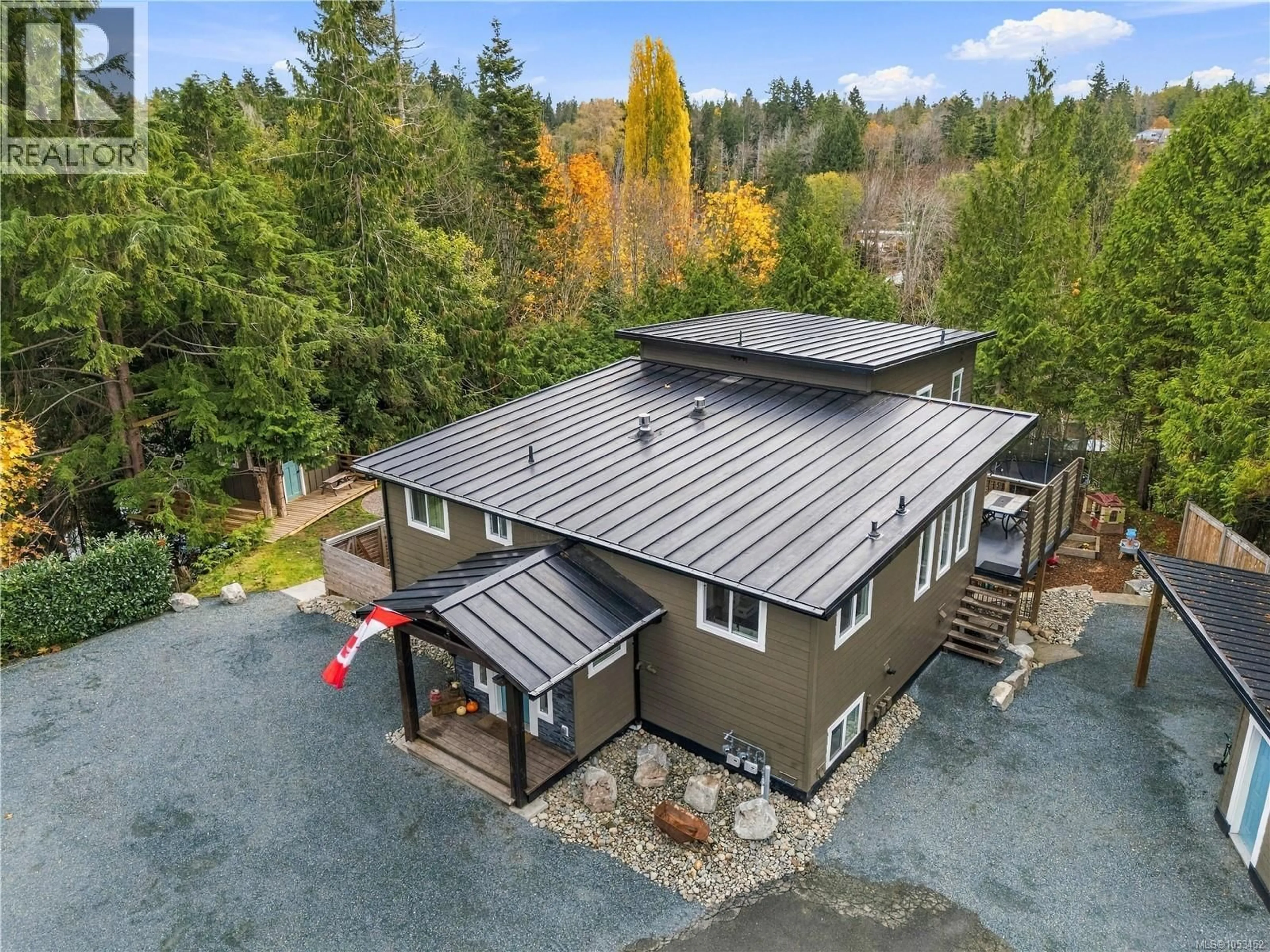 A pic from outside/outdoor area/front of a property/back of a property/a pic from drone, unknown for 1518 PACIFIC CRESCENT, Parksville British Columbia V9P1X6