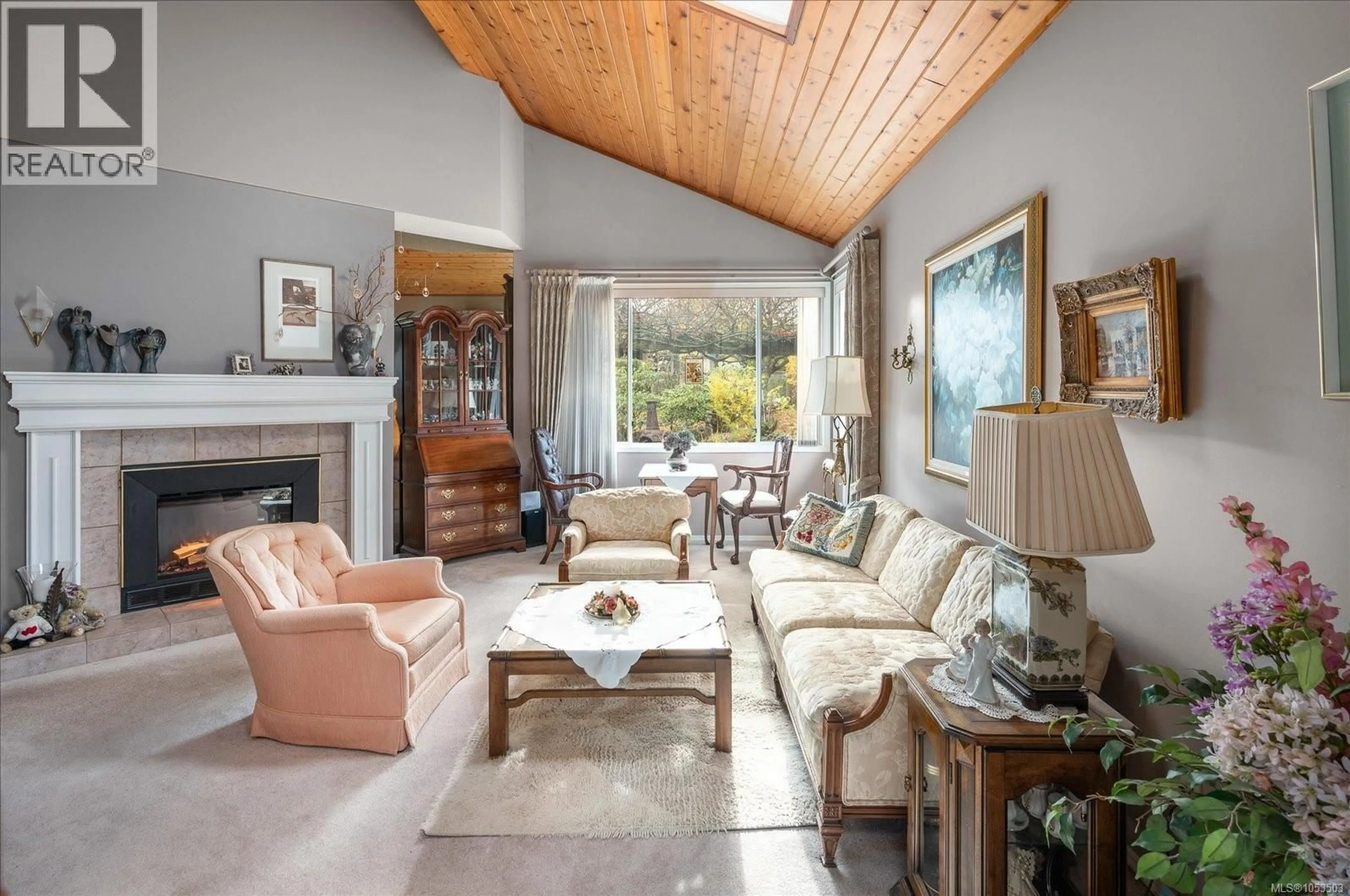 Living room with furniture, unknown for 6695 DOVER ROAD, Nanaimo British Columbia V9V1A6
